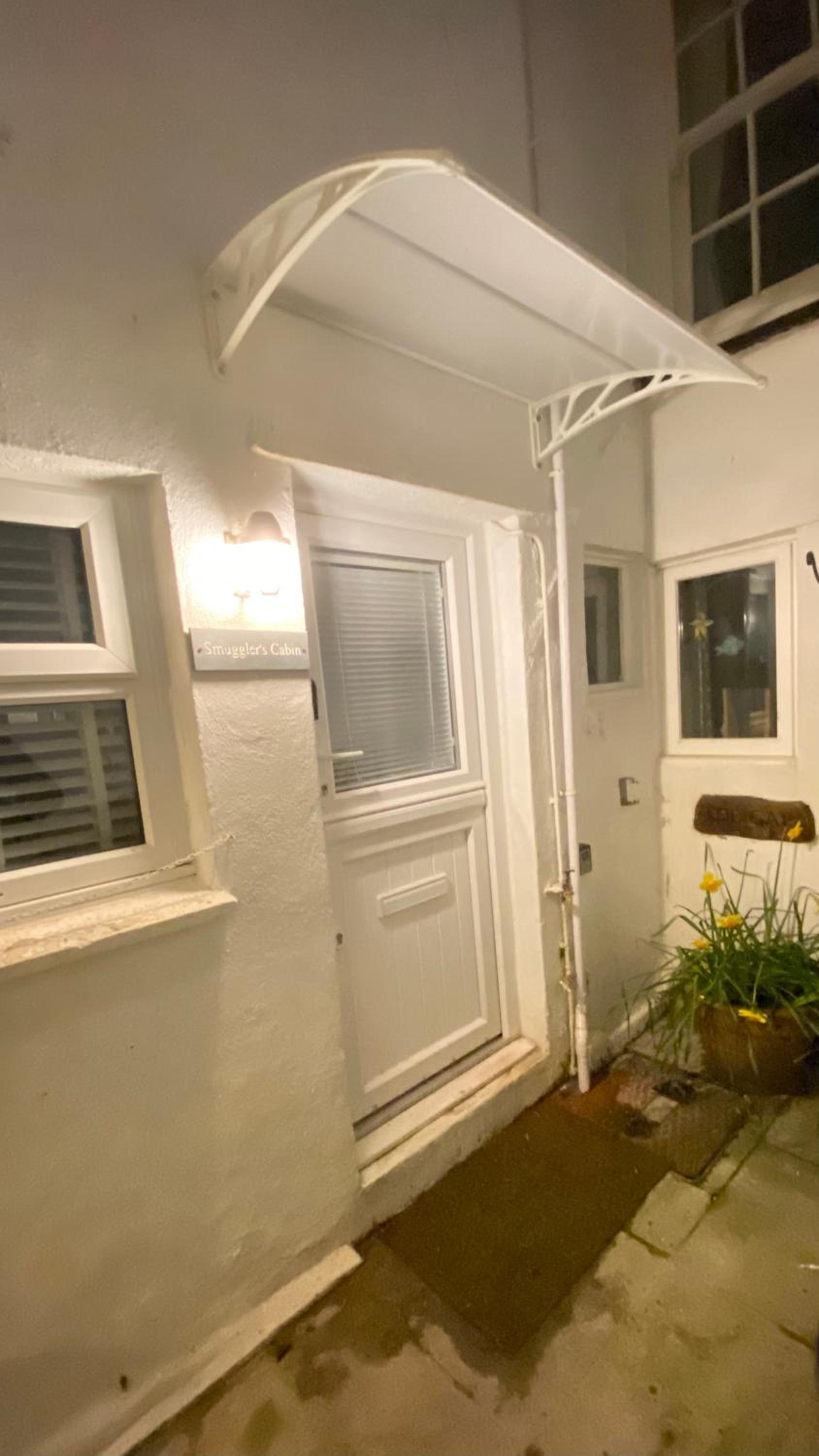 SMUGGLERS HIDE COTTAGE and separate but connecting SMUGGLERS CABIN - - In a beautifully renovated fishermans cottage - - HARBOUR VIEWS - - BEACH only 10 me, photo 20