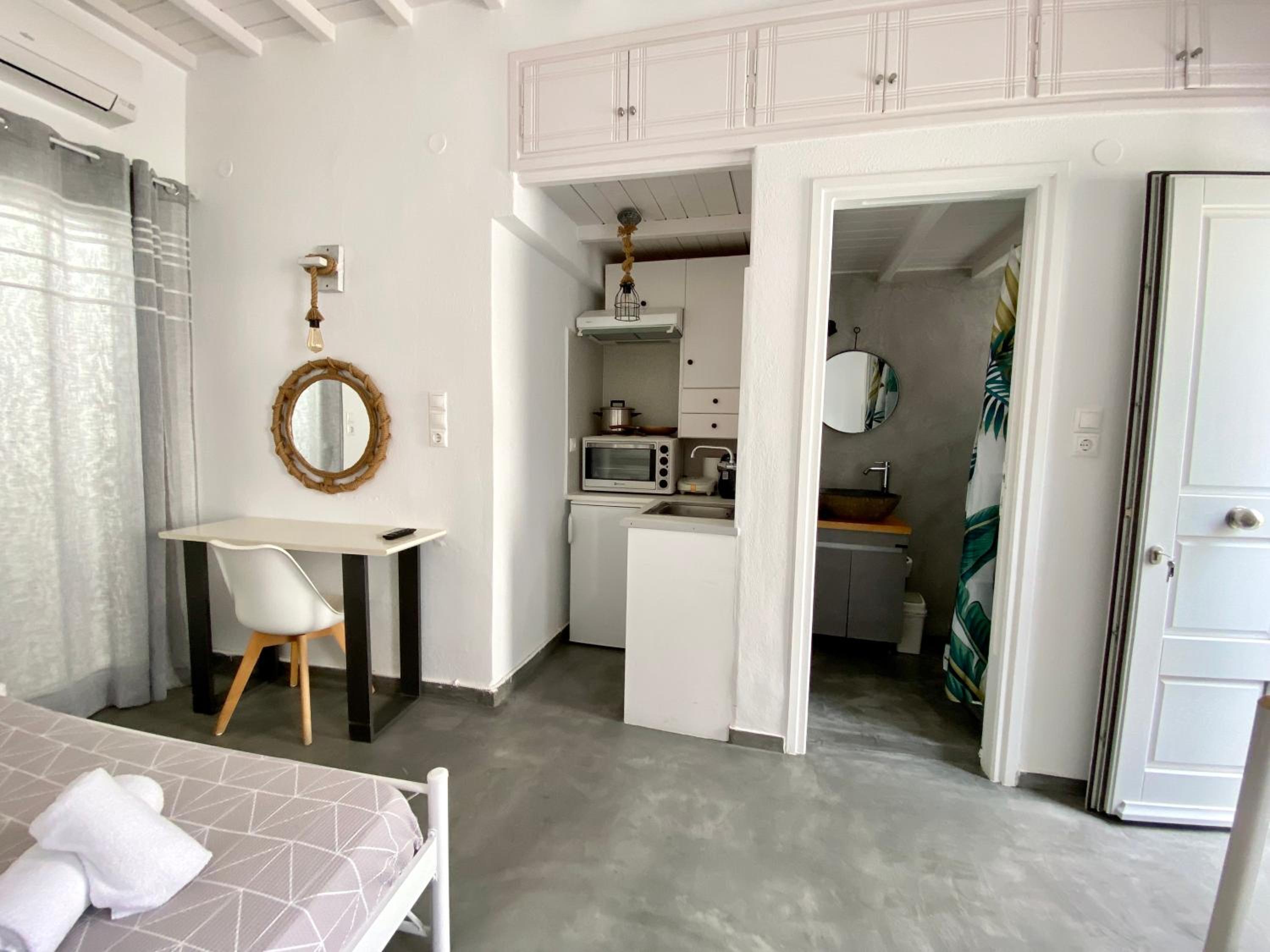 Elenita’s Mykonos town flat view 2
