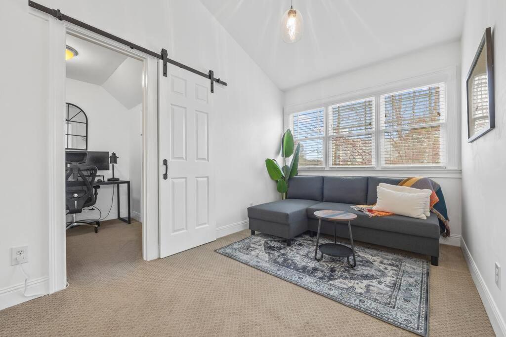 Perfect In-Town location! KINGbed, BBQ and Parking view 4