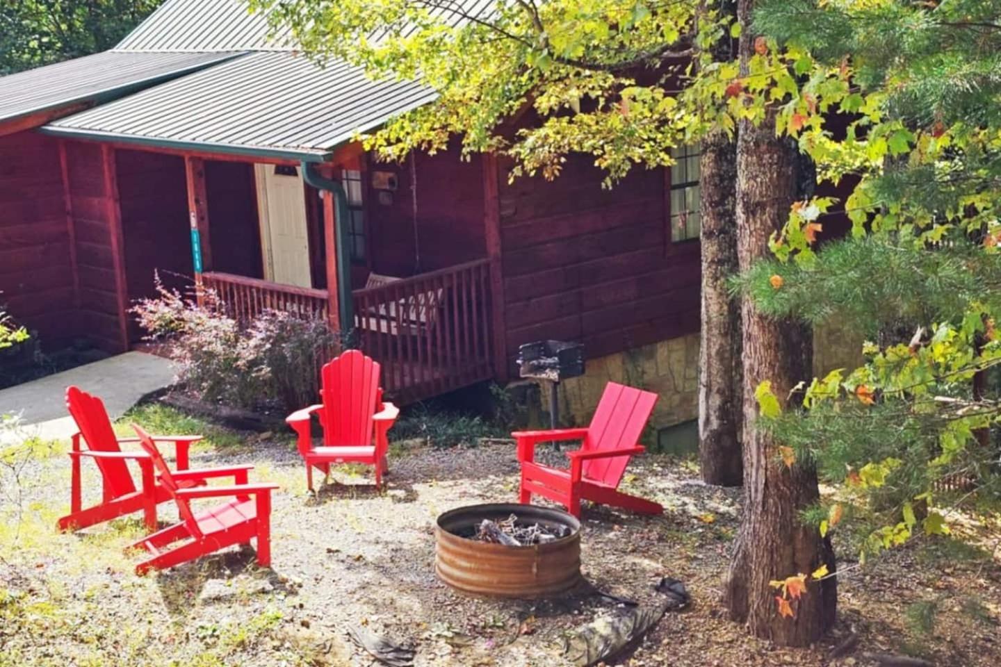 Smoky Mountain Cabin Hot Tub, Jacuzzi & Games view 5