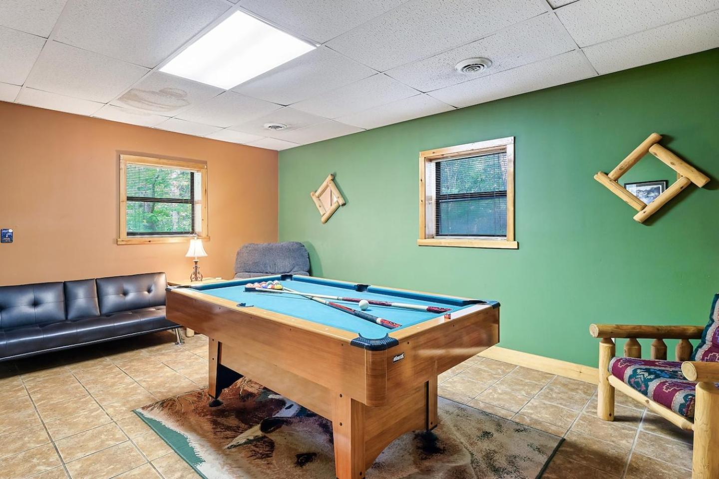 Smoky Mountain Cabin Hot Tub, Jacuzzi & Games view 3