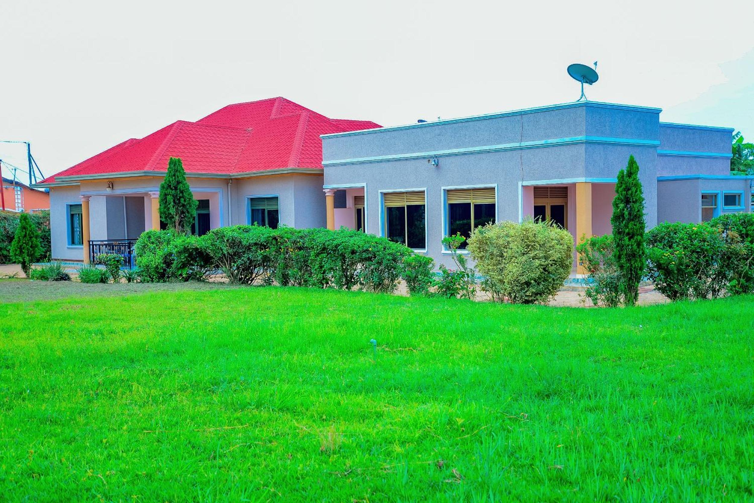 THE FLASH ROOMS NEAR AIRPORT view 2