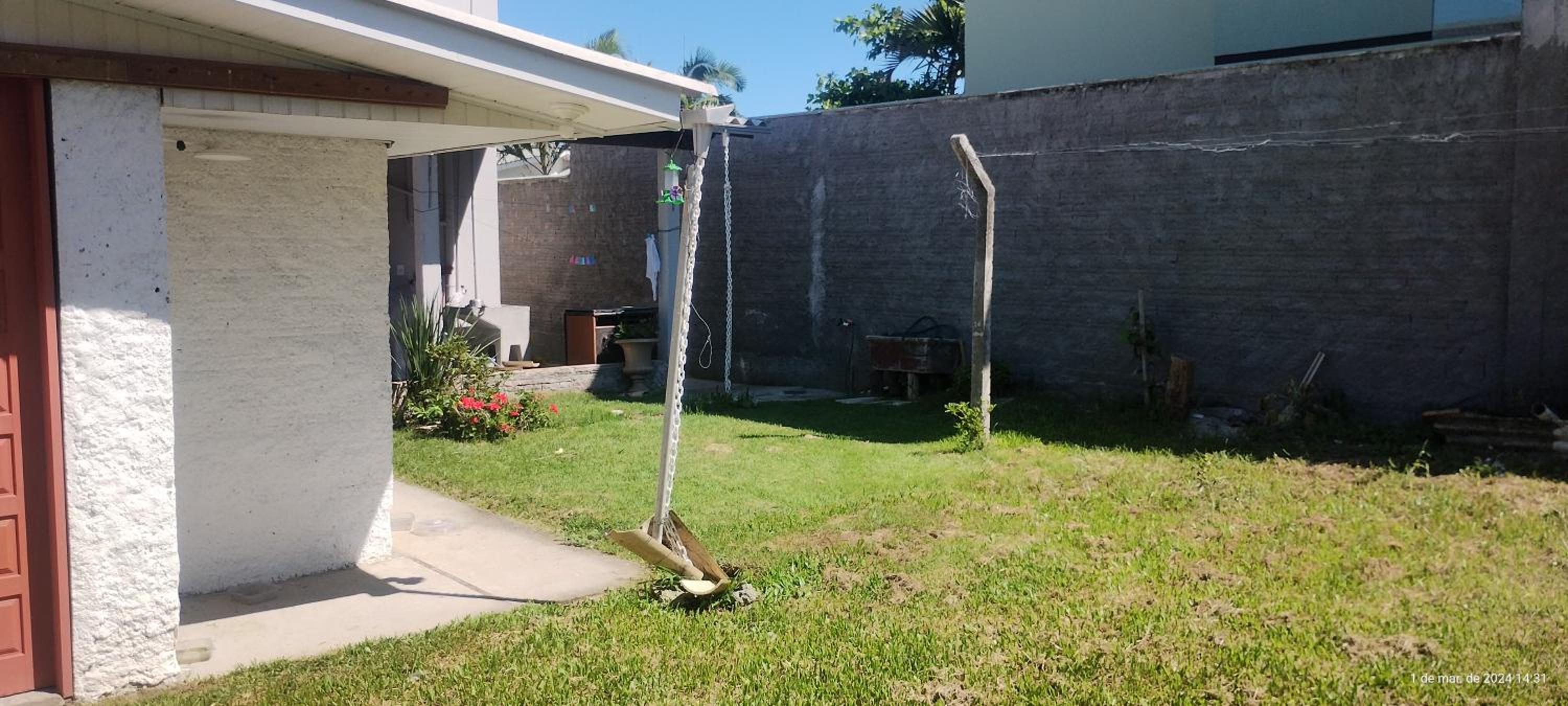 Apartamento Térreo Balneário Rincão com pátio, garagem e churrasqueira