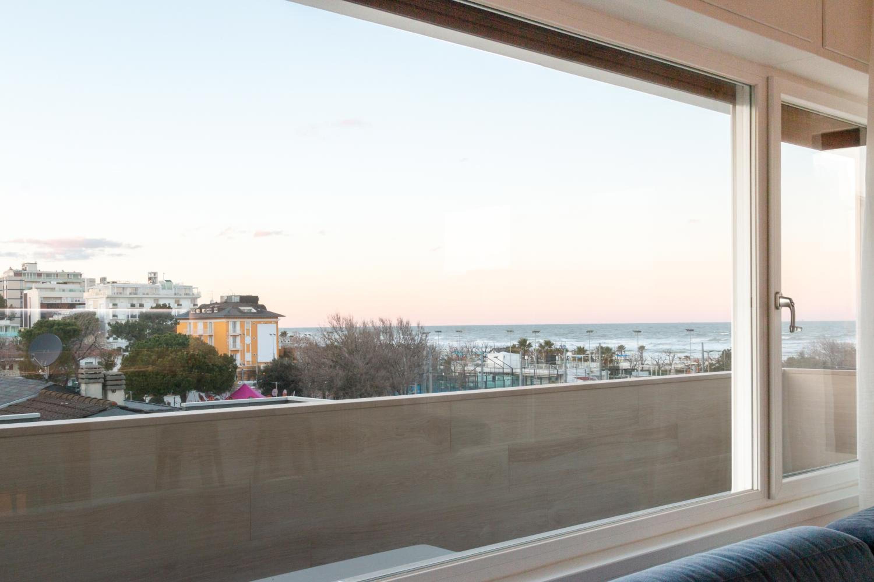 LUXURY BLUE LIVING RICCIONE PESCATORE view 3
