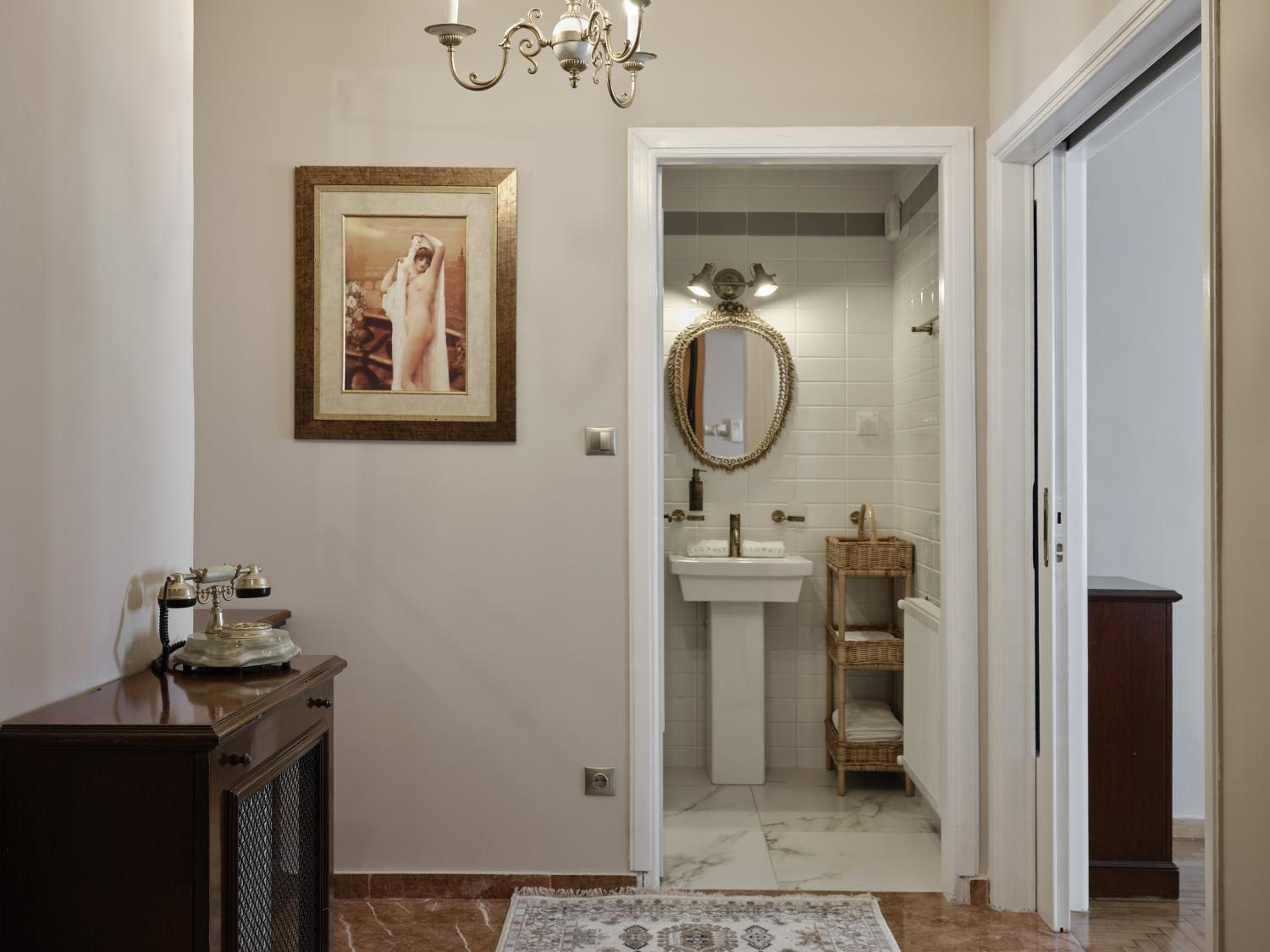 Stunning-Classical 2BD Penthouse