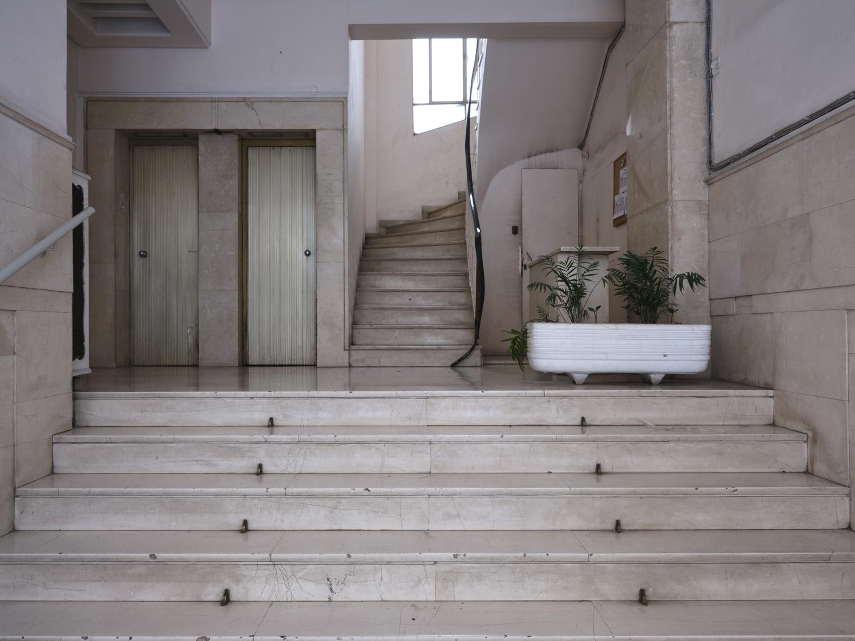 Stunning-Classical 2BD Penthouse