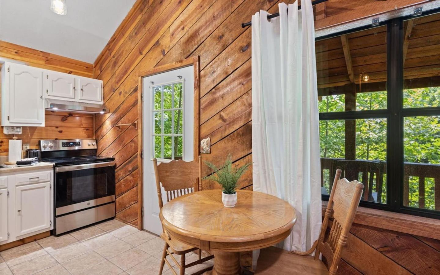 Smoky Mountain-View Cabin with Hot Tub & Firepit view 4