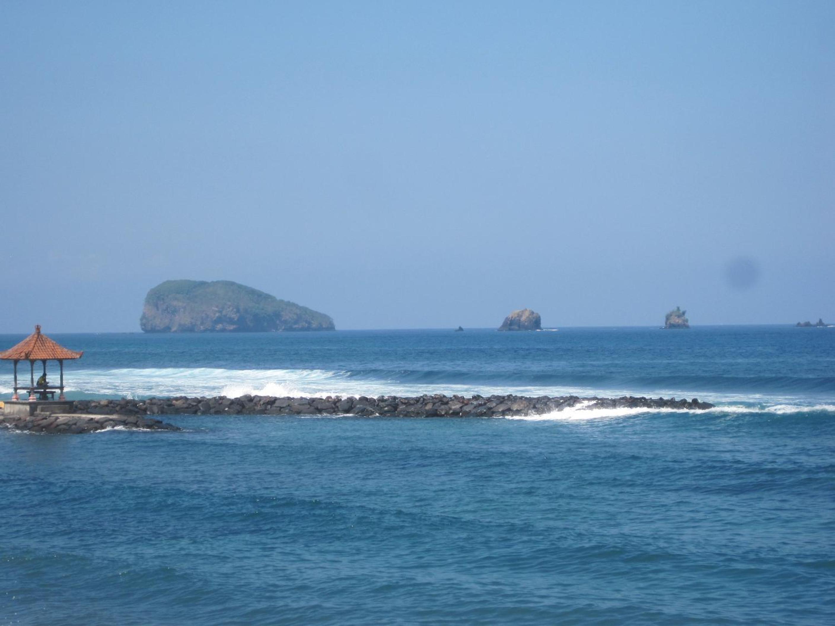 Segara Wangi Beach Cottages
