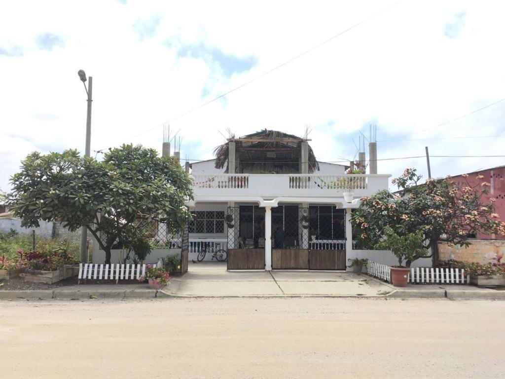 Hotel Estela, habitación privada de Flor de Lis Beach House - Image 1