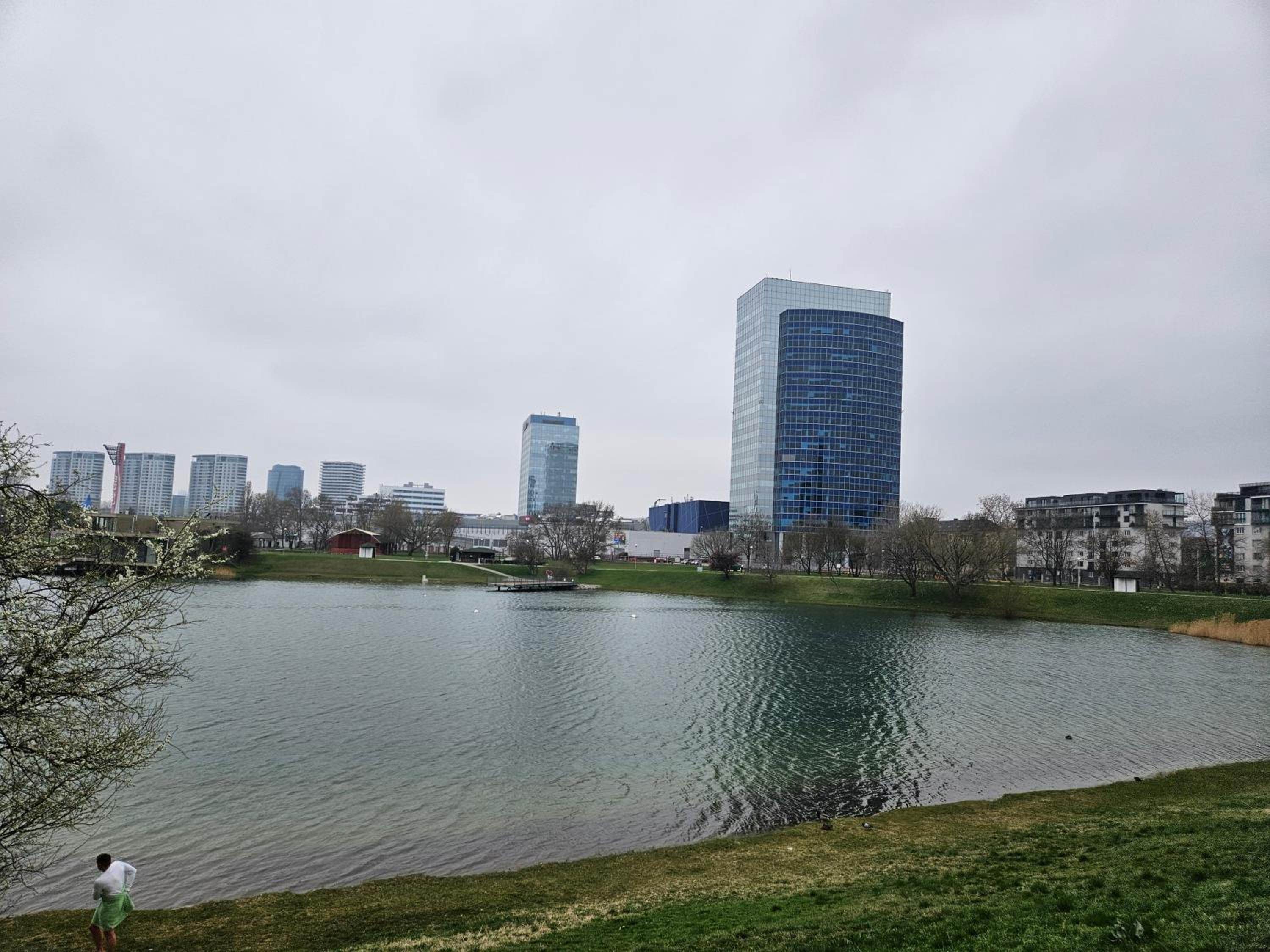 Koloseo 2 Bedrooms Apartment - Free garage parking, Lake View, 3rd floor view 2
