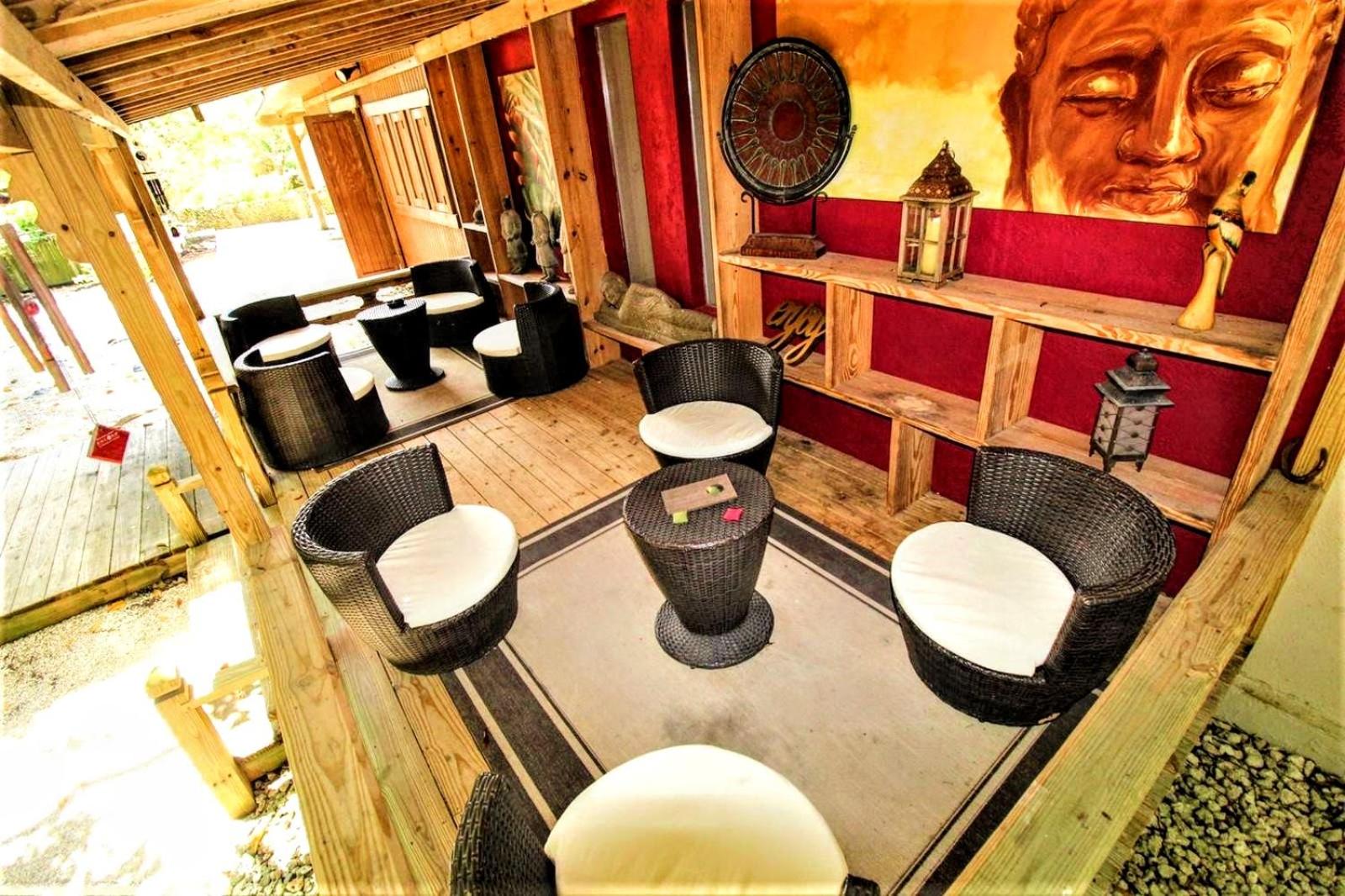 Wonderkoi - Oasis with Pool and Koi Ponds in Miami