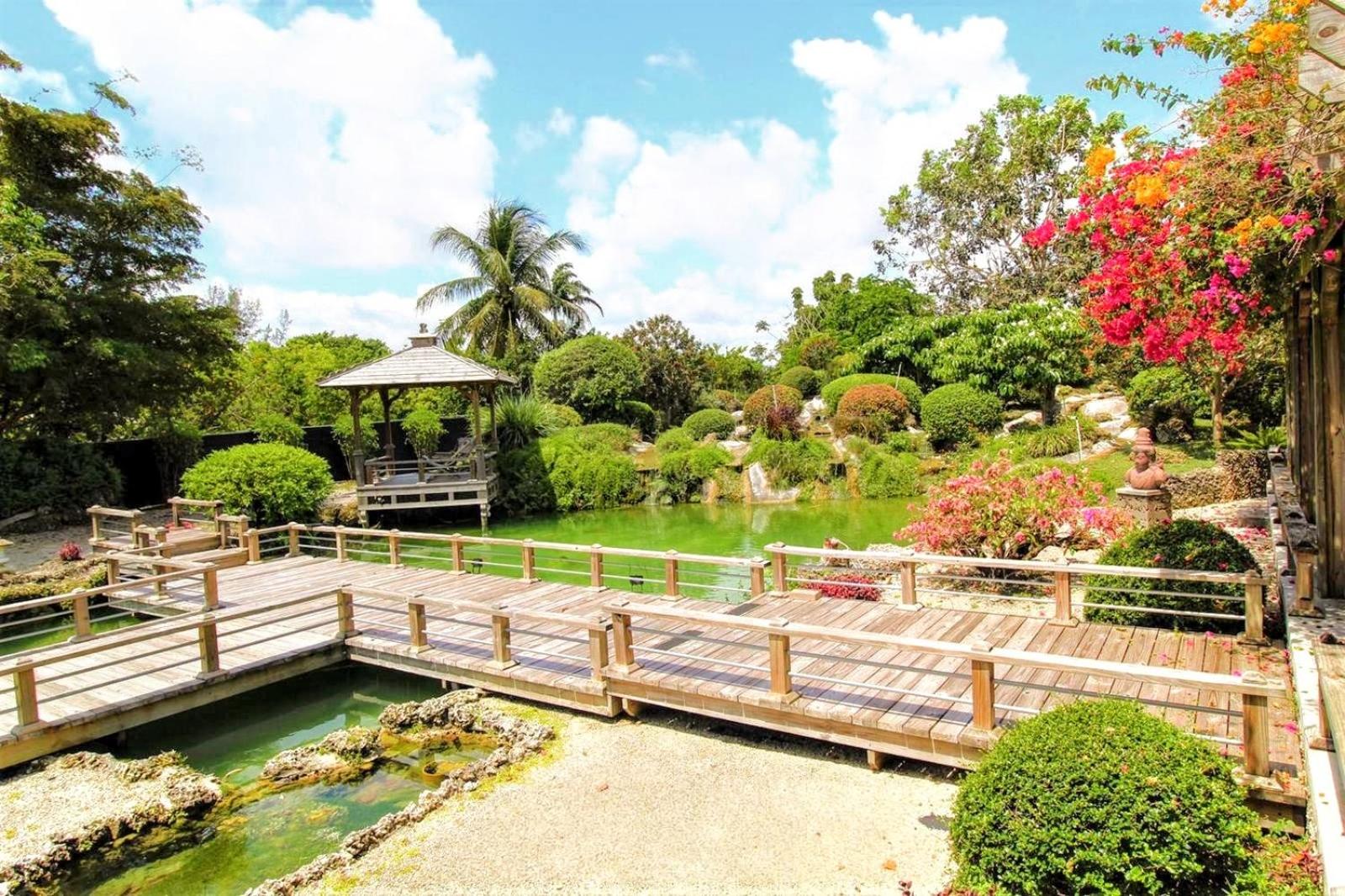Wonderkoi - Oasis with Pool and Koi Ponds in Miami