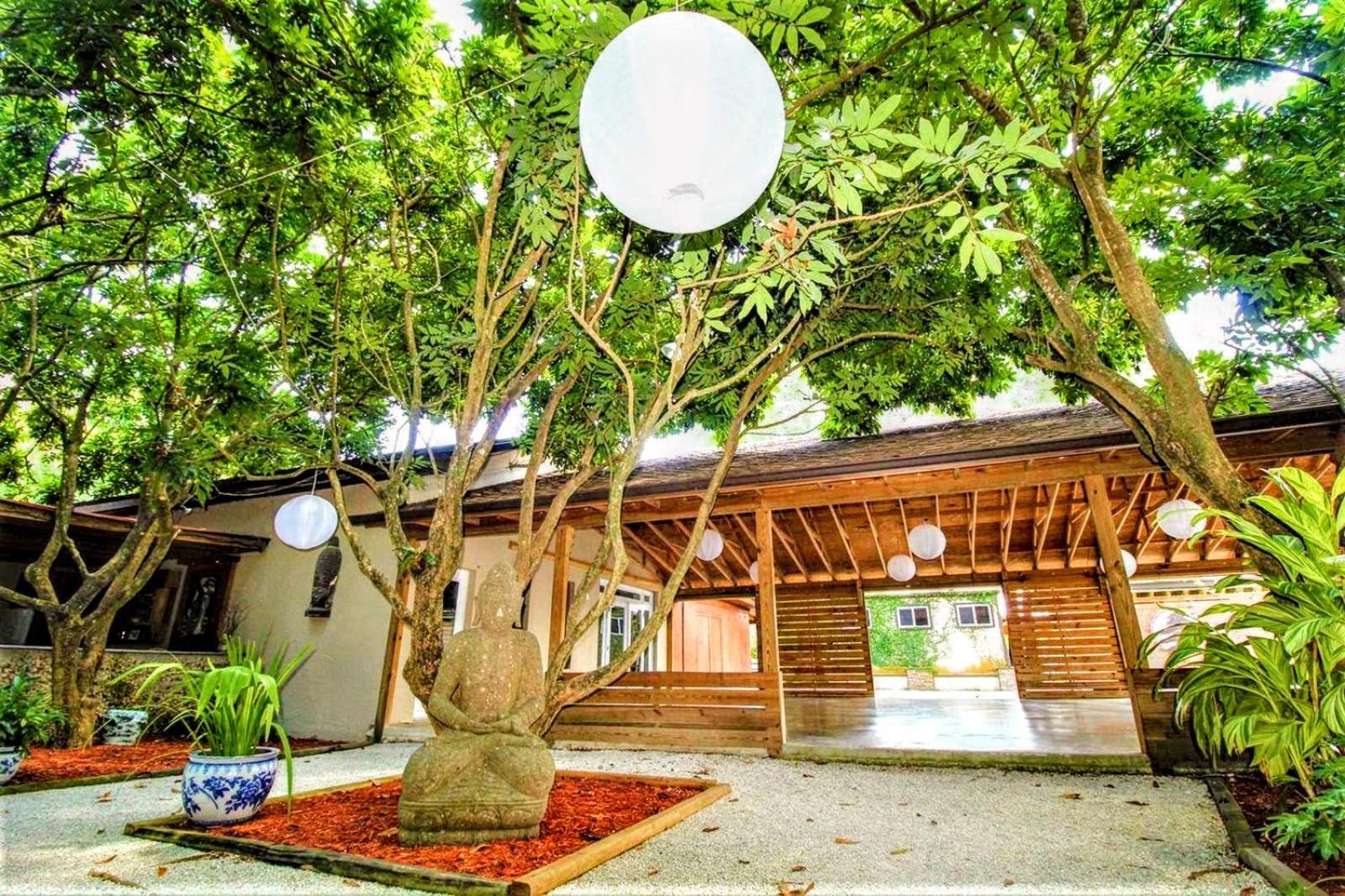 Wonderkoi - Oasis with Pool and Koi Ponds in Miami
