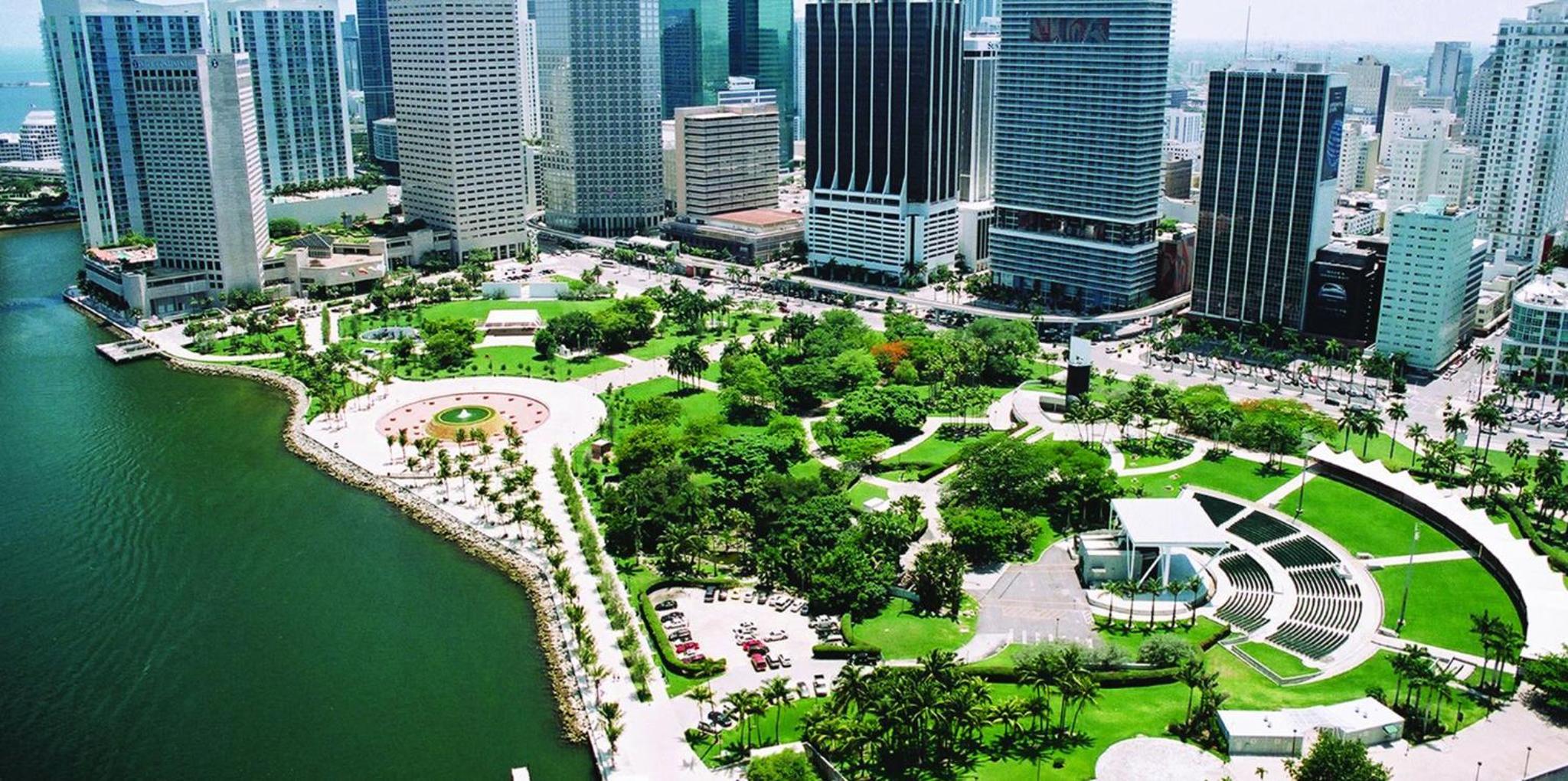 Wonderkoi - Oasis with Pool and Koi Ponds in Miami