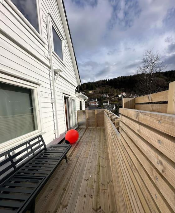 Stort, koselig hus i naturområde