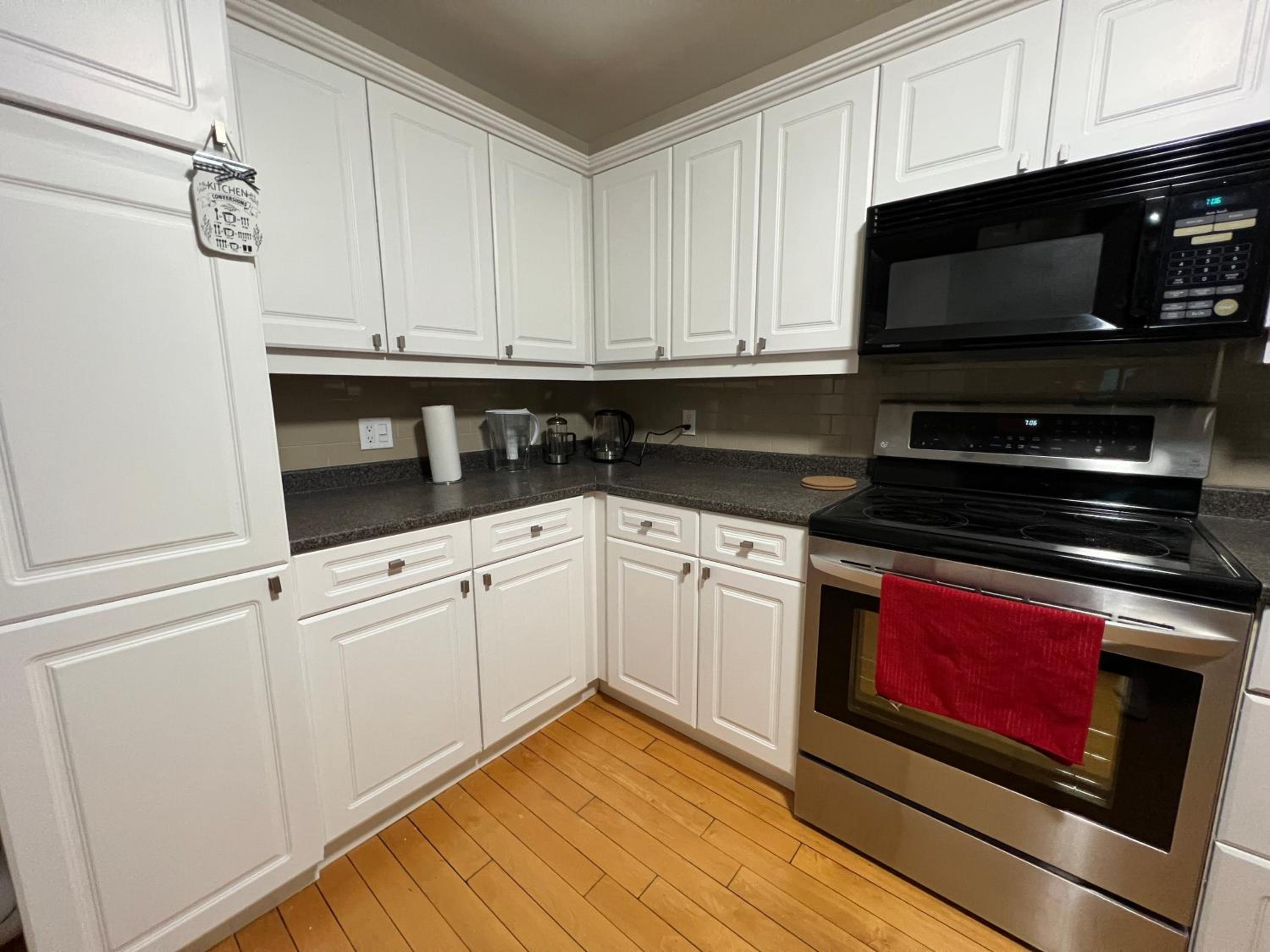 Arbour Ridge Vacation Home - Trail View! 5 bedrooms, 8 beds