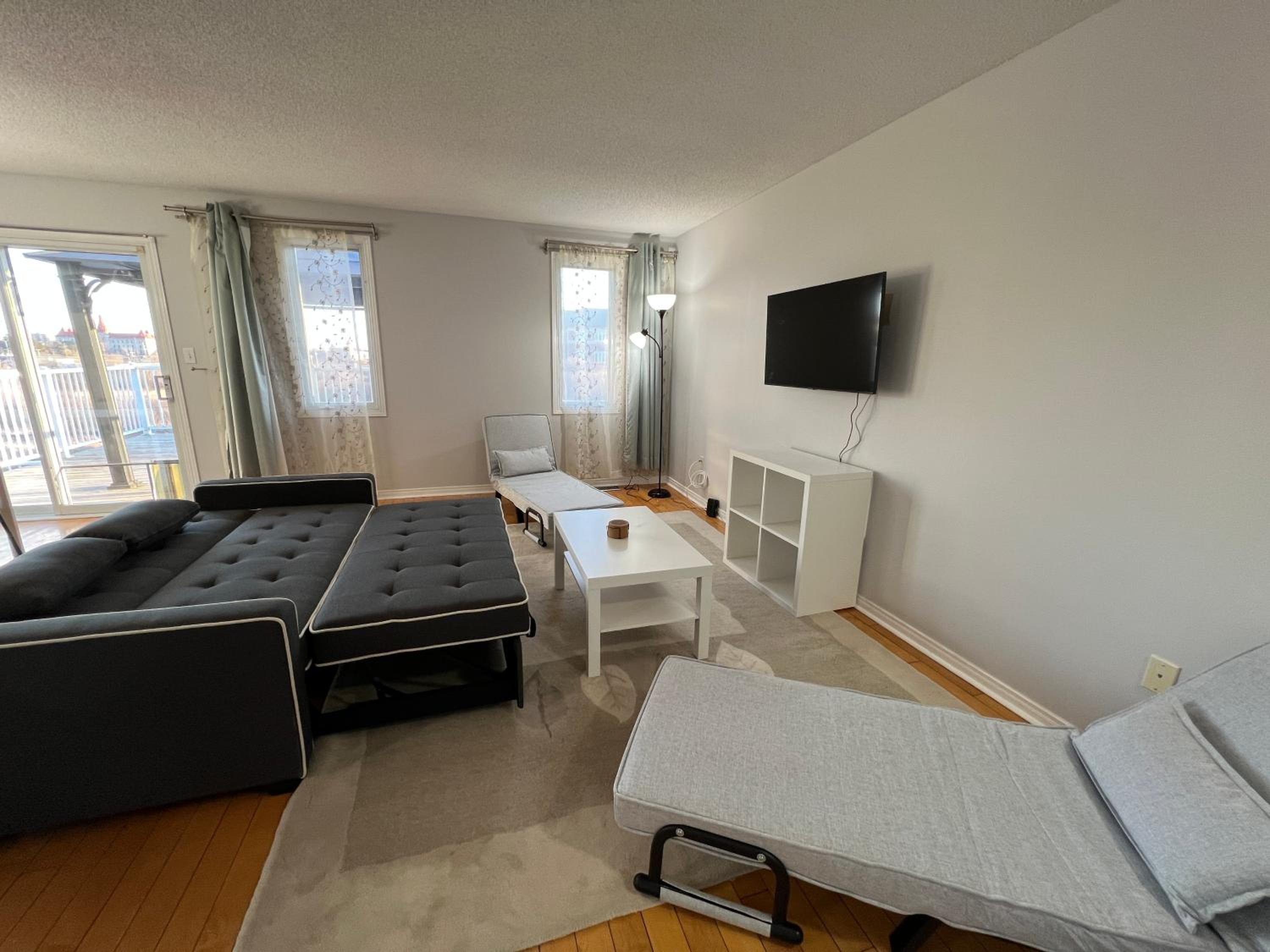 Arbour Ridge Vacation Home - Trail View! 5 bedrooms, 8 beds