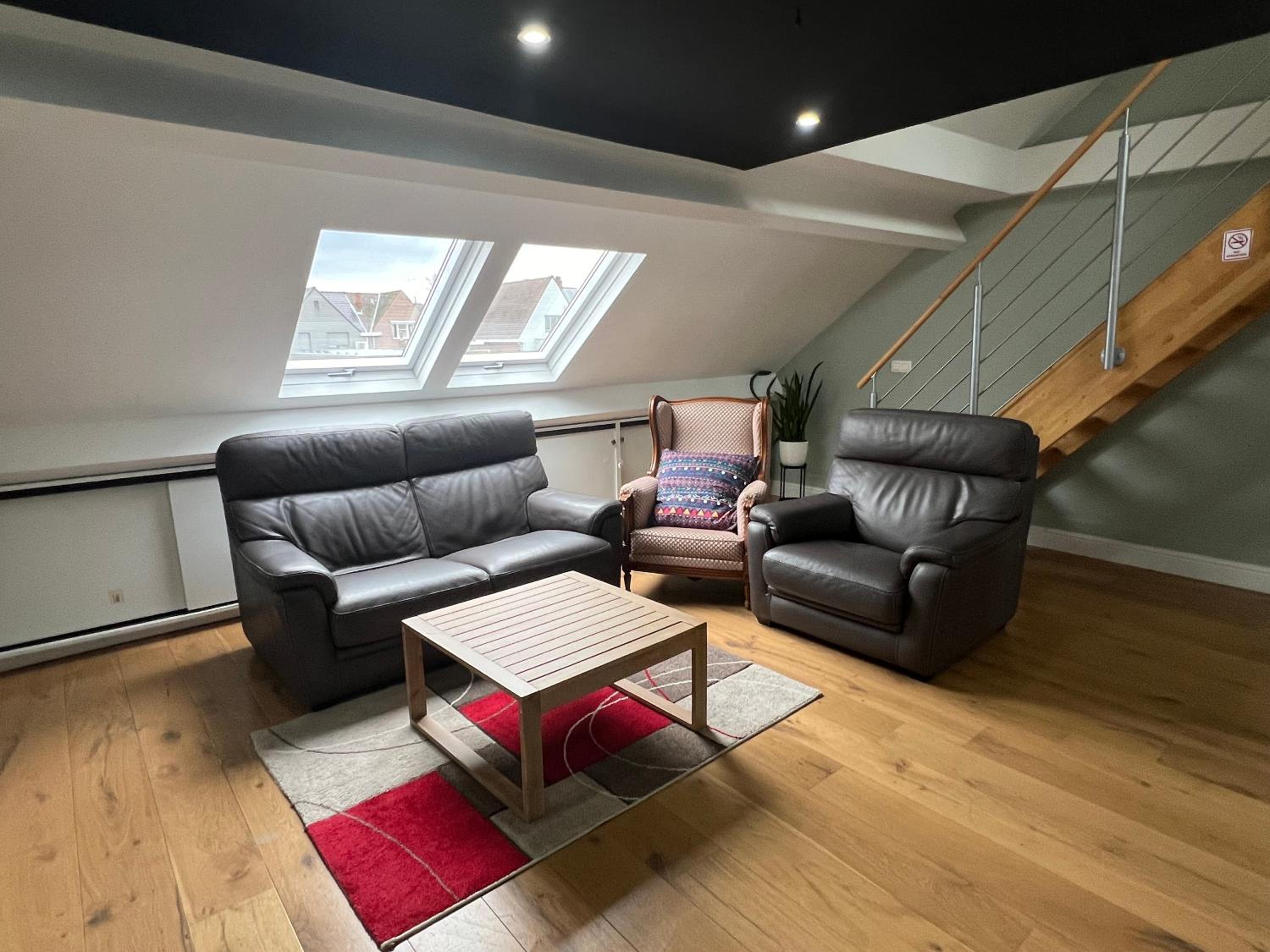 Homeawayhome - Peaceful home close to Airport with parking
