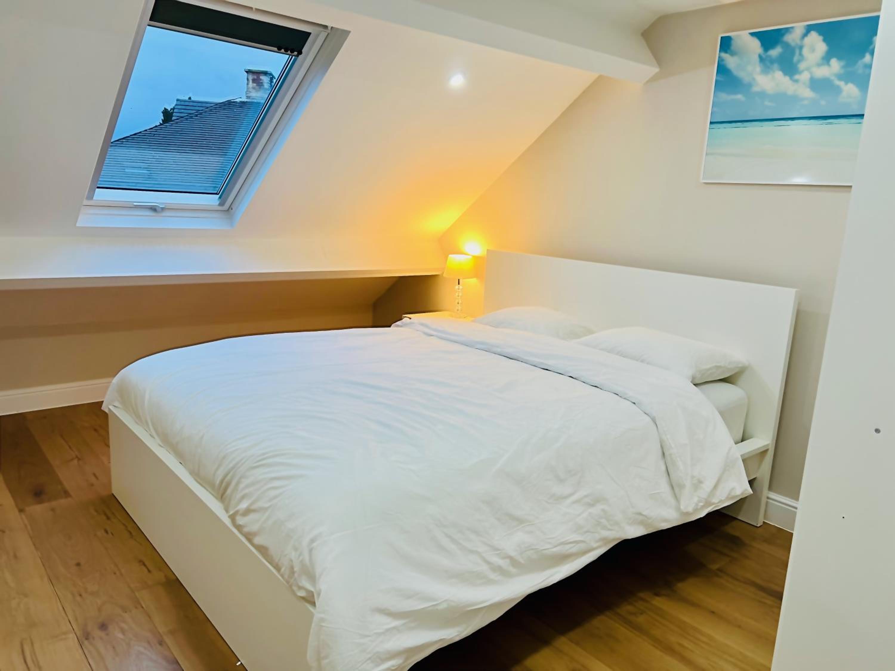 Homeawayhome - Peaceful home close to Airport with parking