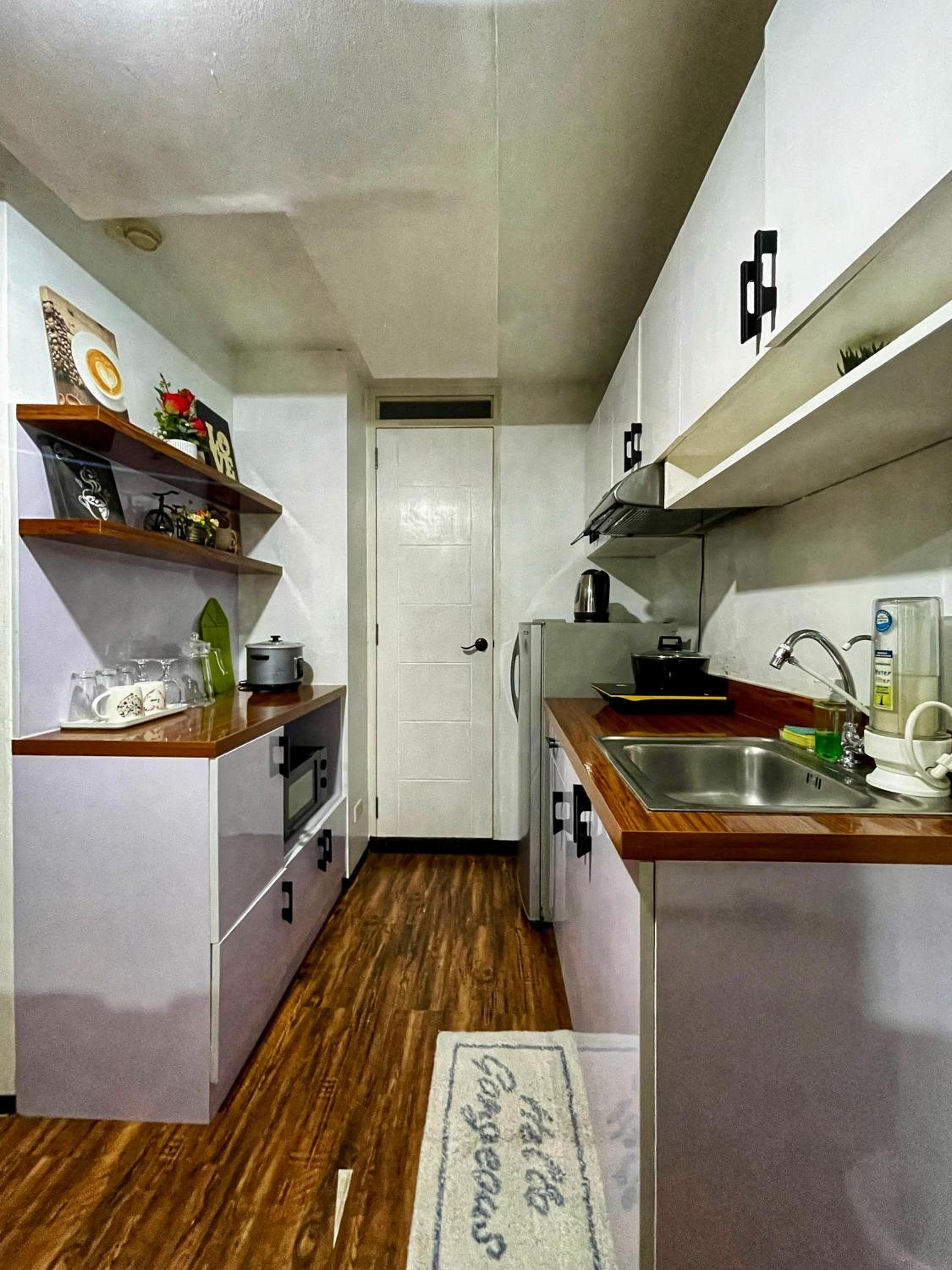 Tagaytay Vibe King Bed Suite near Alabang Muntinlupa view 4