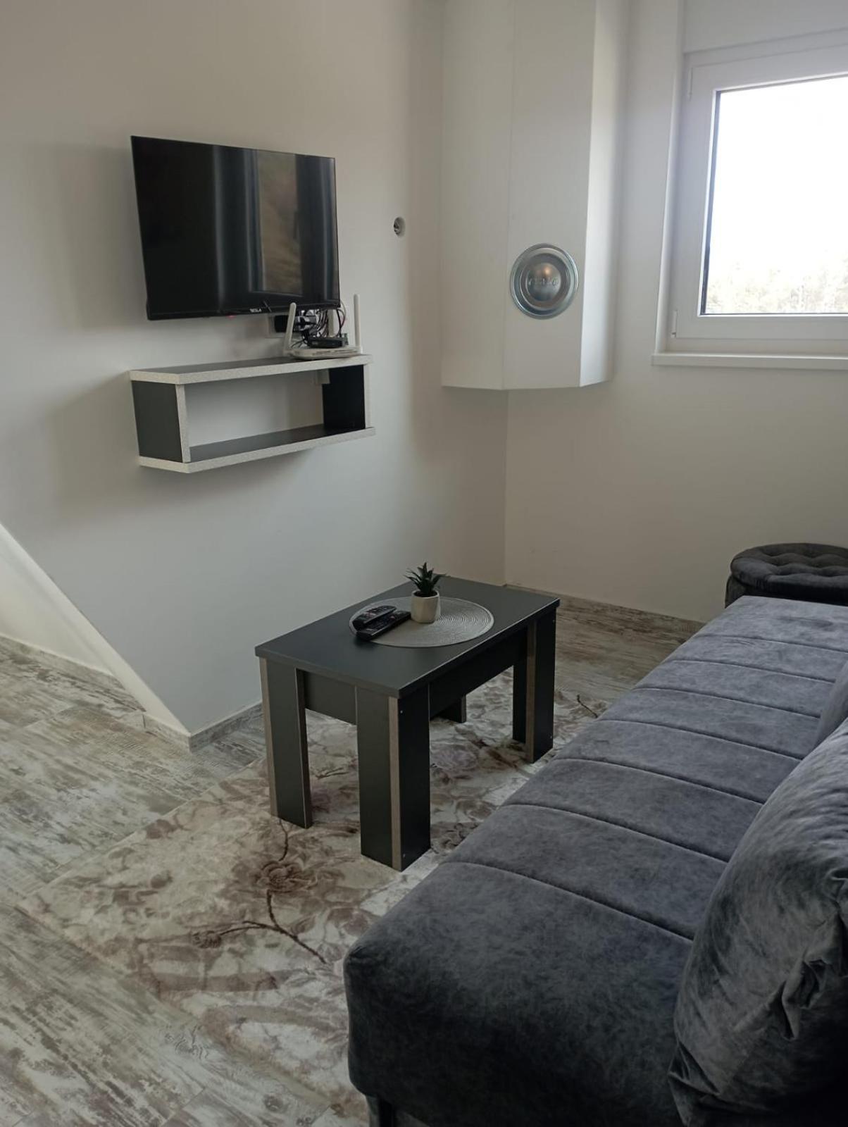 Photo 8