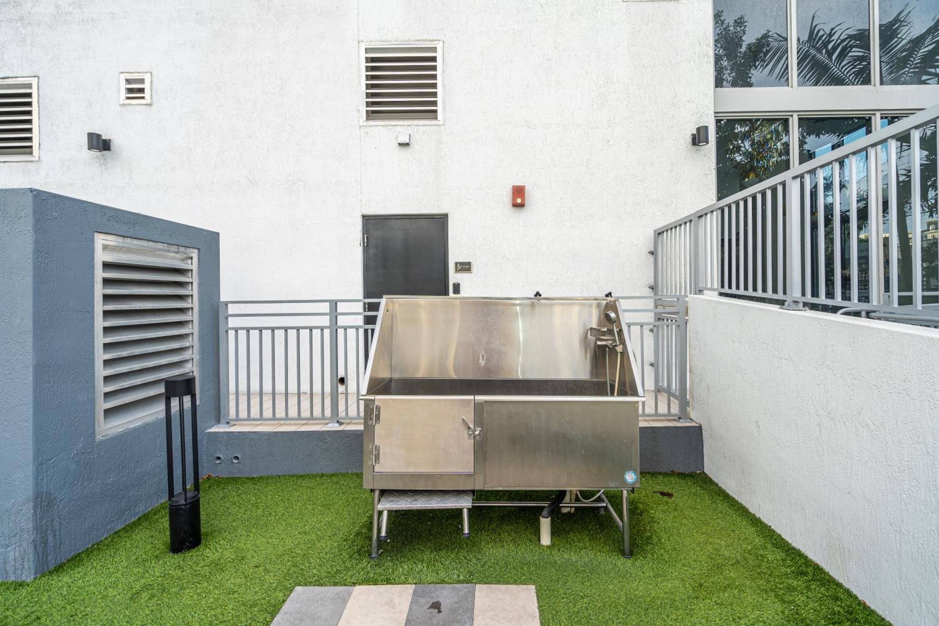 Prime Location 1-Bed Retreat With Free Parking