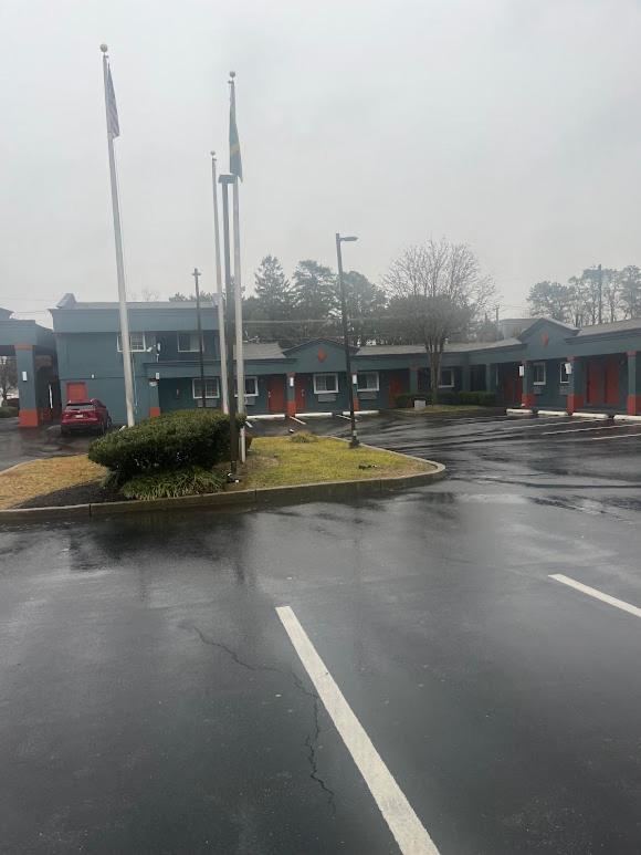 Hotel HIBISCUS Inn & Suites - Image 1