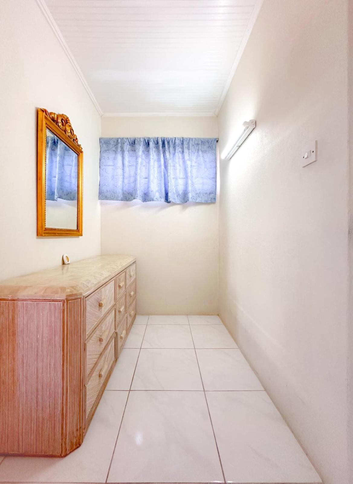 Apartment 5, Kenridge Residences, Comfortable/close to beach