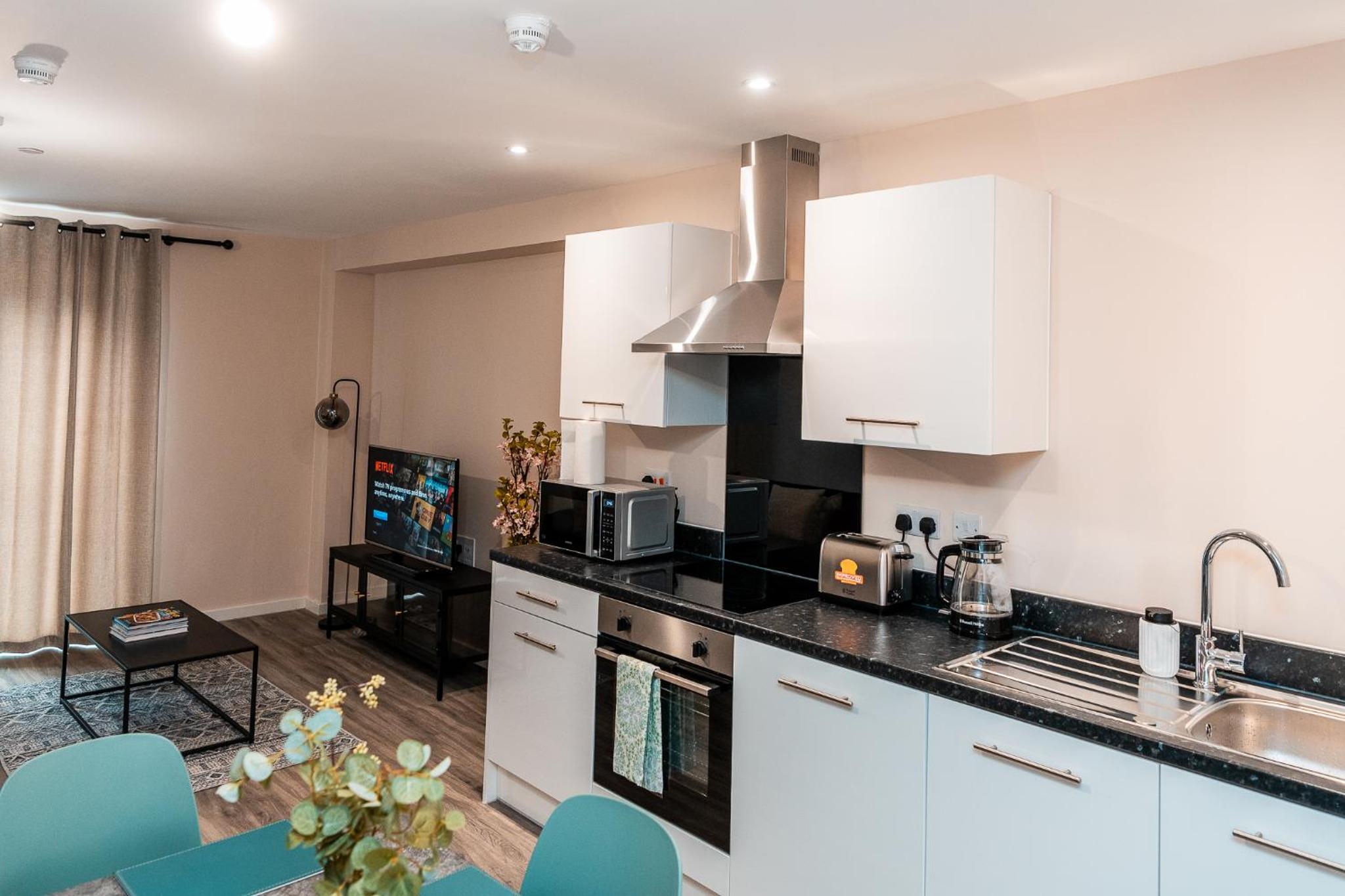 Entire 2 Bedroom and 2 Bathroom Apartment in Manchester City -Free underground Parking photo 5