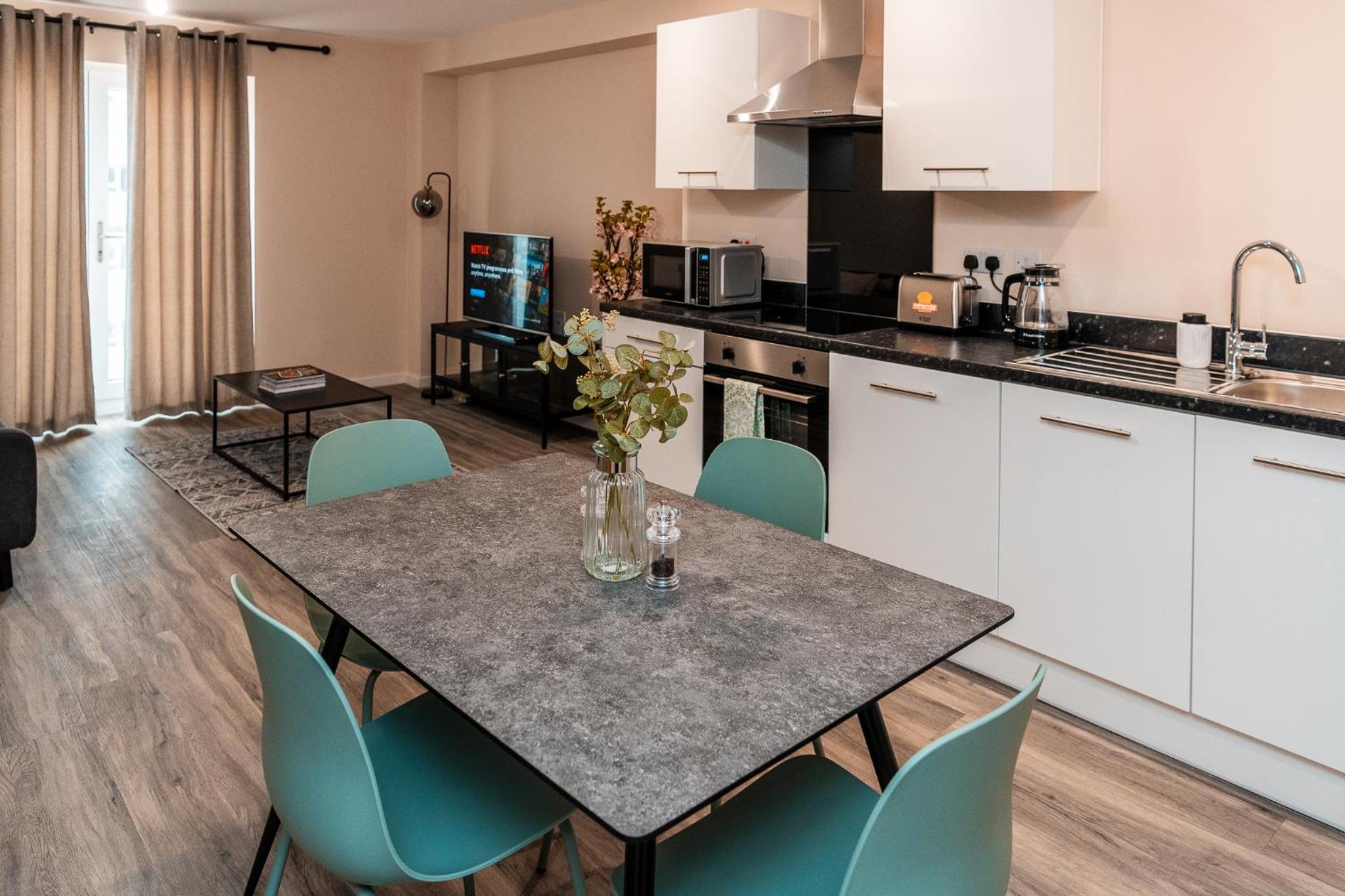 Entire 2 Bedroom and 2 Bathroom Apartment in Manchester City -Free underground Parking