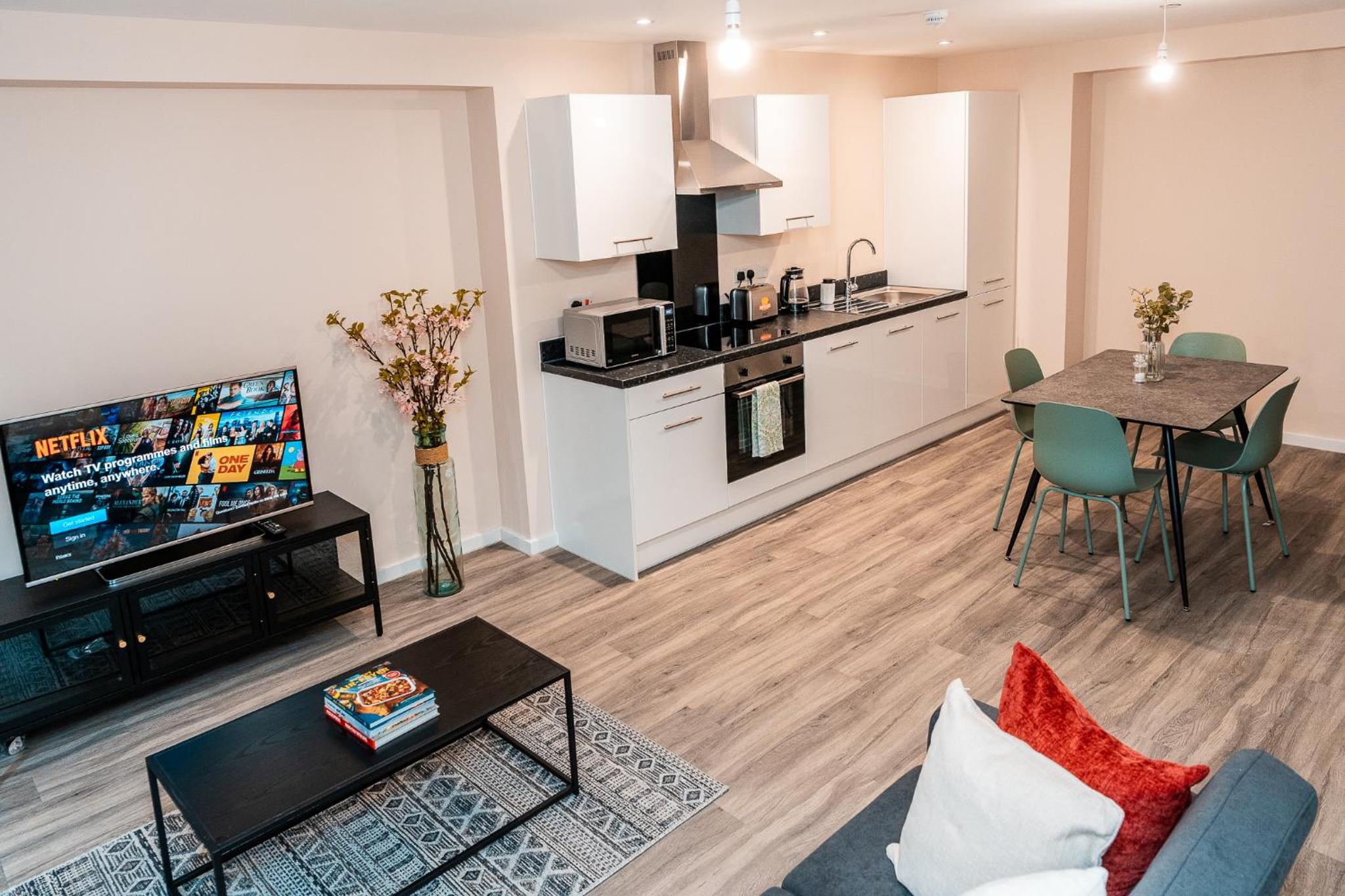 Entire 2 Bedroom and 2 Bathroom Apartment in Manchester City -Free underground Parking