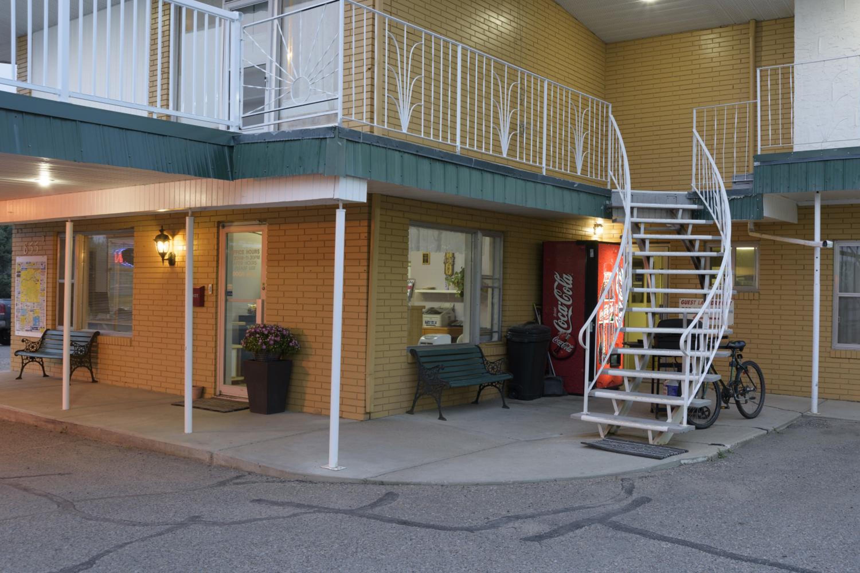 Sun-Dek Motel