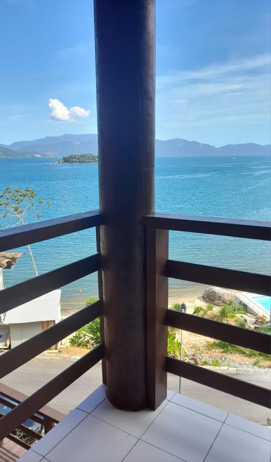 Casa Laranja em Condomínio Pé na Areia