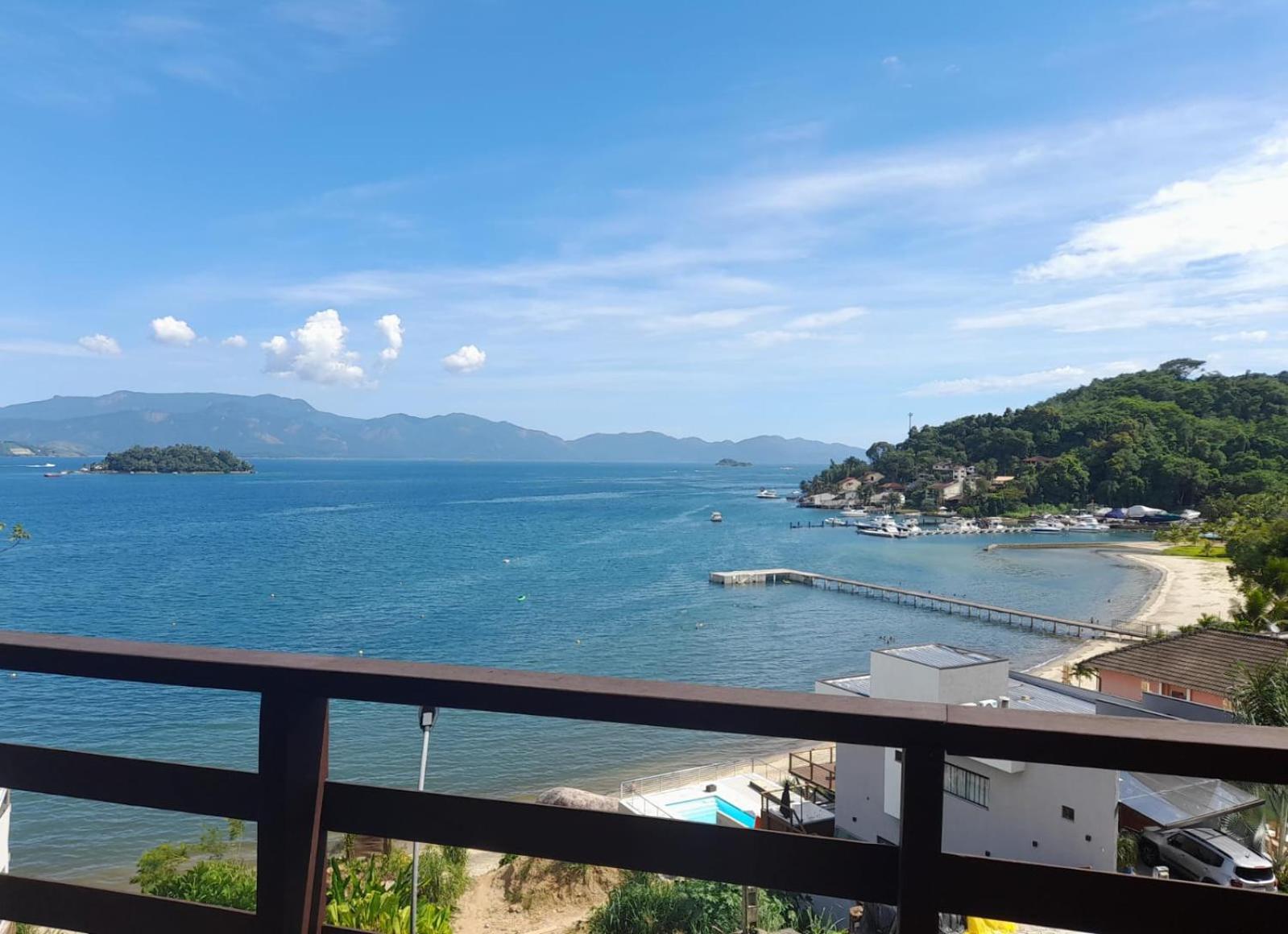 Casa Laranja em Condomínio Pé na Areia