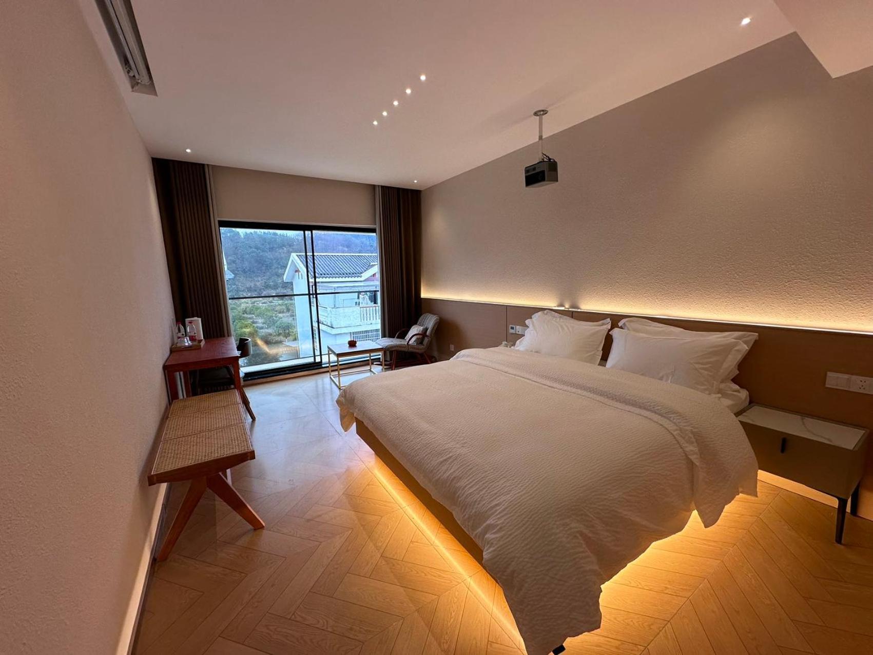 Flower Whisperer Homestay Tianmenshan Store free airport and station pick-up
