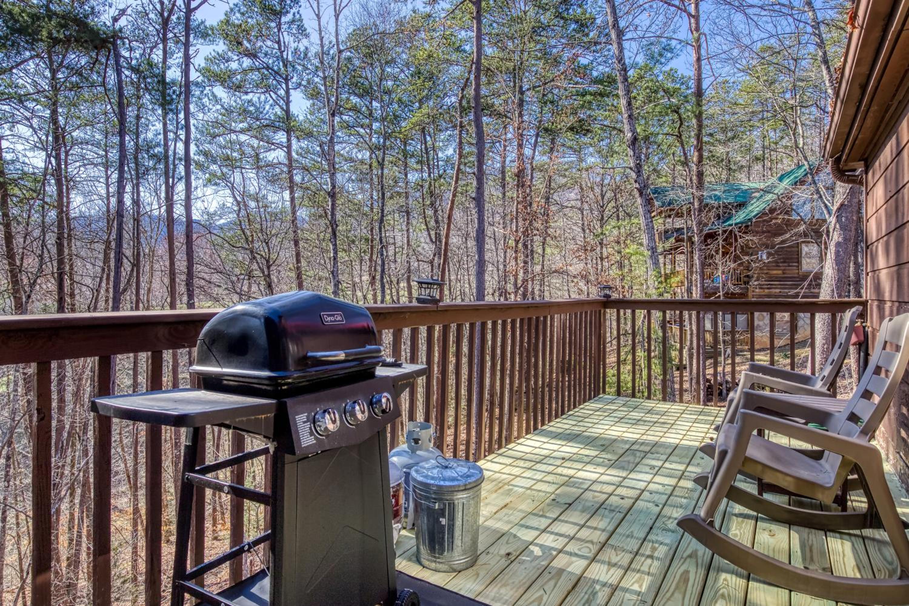 Alpine Retreat - Hot Tub, Arcade, Cozy Cabin Retreat in the Smokies