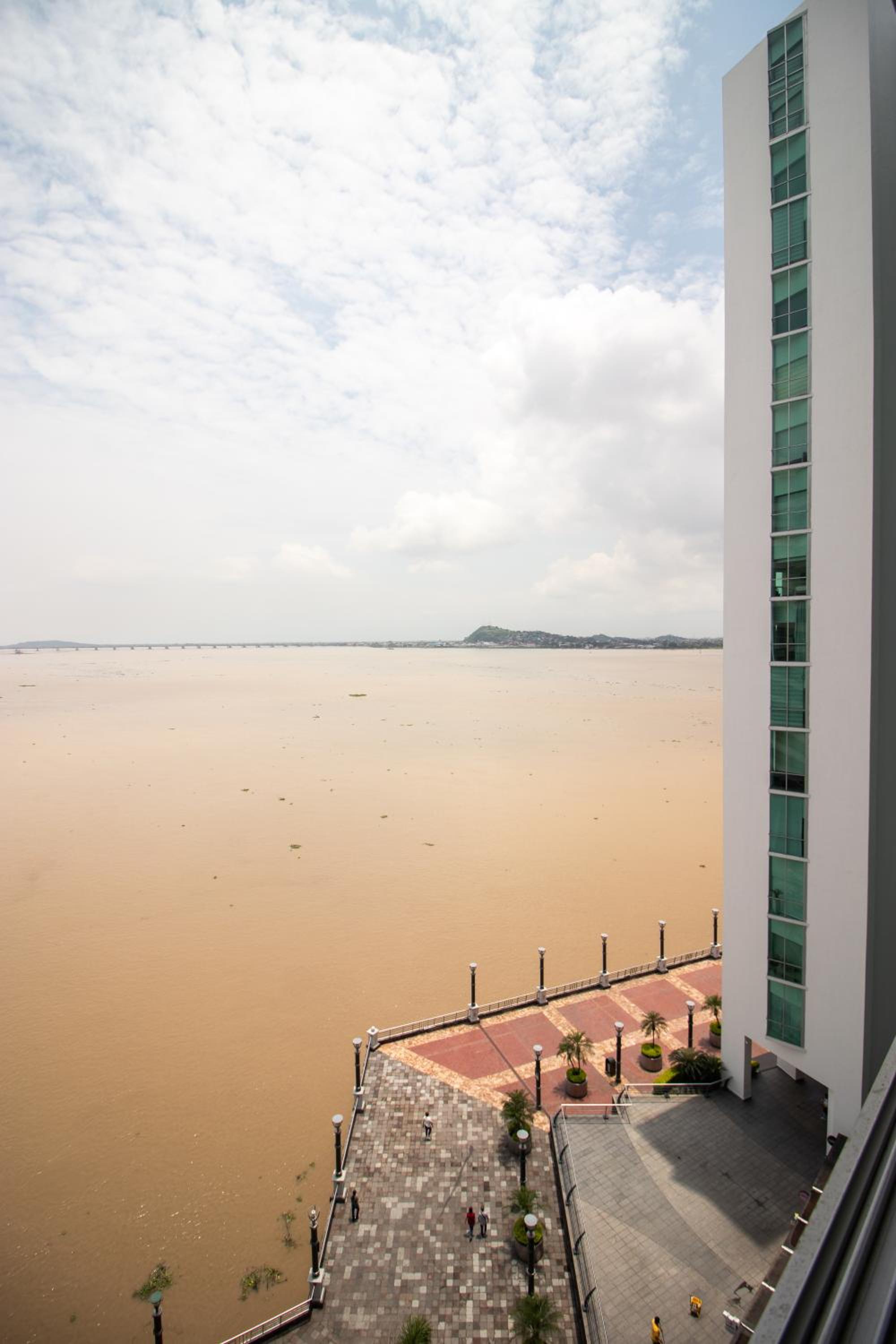 Hotel Lujoso Depa Con Piscina - Jacuzzi Y Vista Al Rio Desde La Habitación
