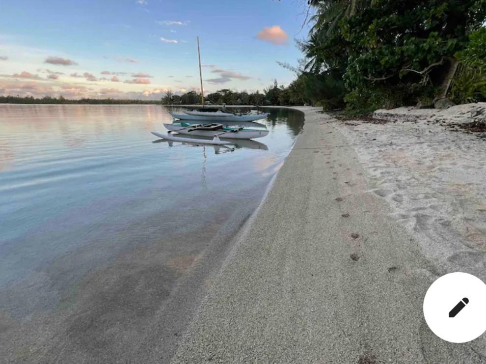 Les pieds dans l’eau à huahine. Maison climatisée view 2