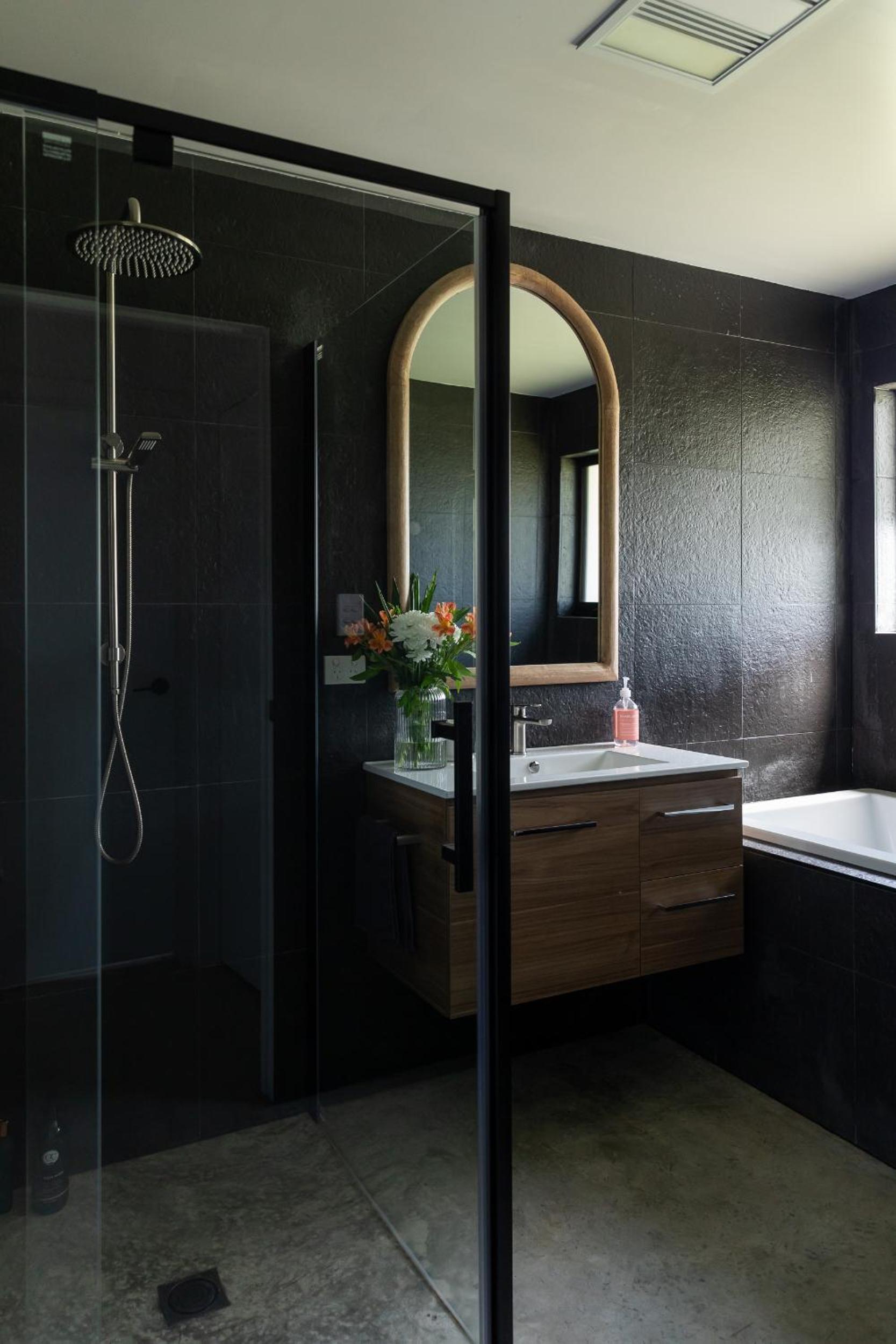 44onRoaring - in the Huon Valley