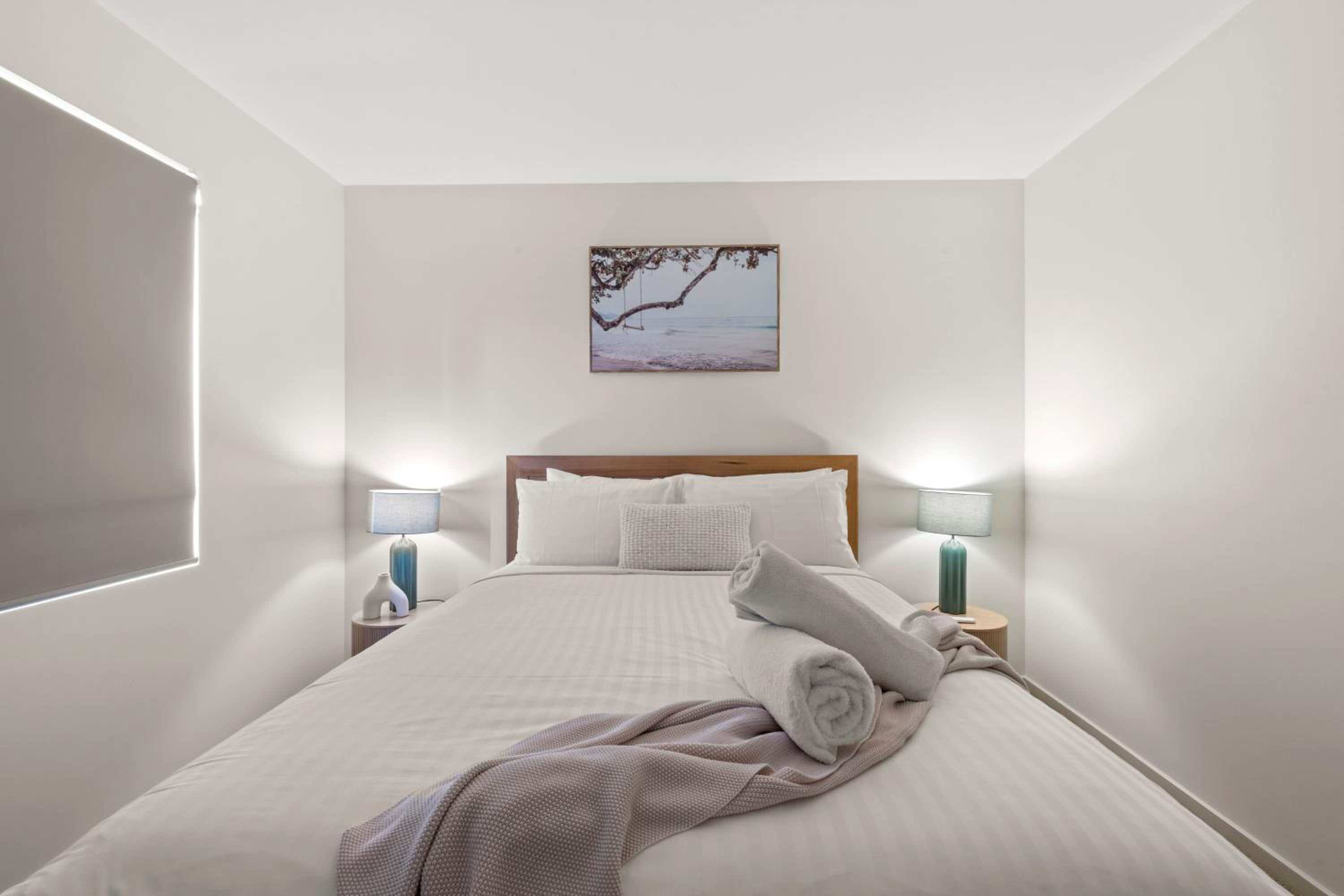 Tree Top Views - Magnificent 4 Bedroom House - 3 Minutes to MONA