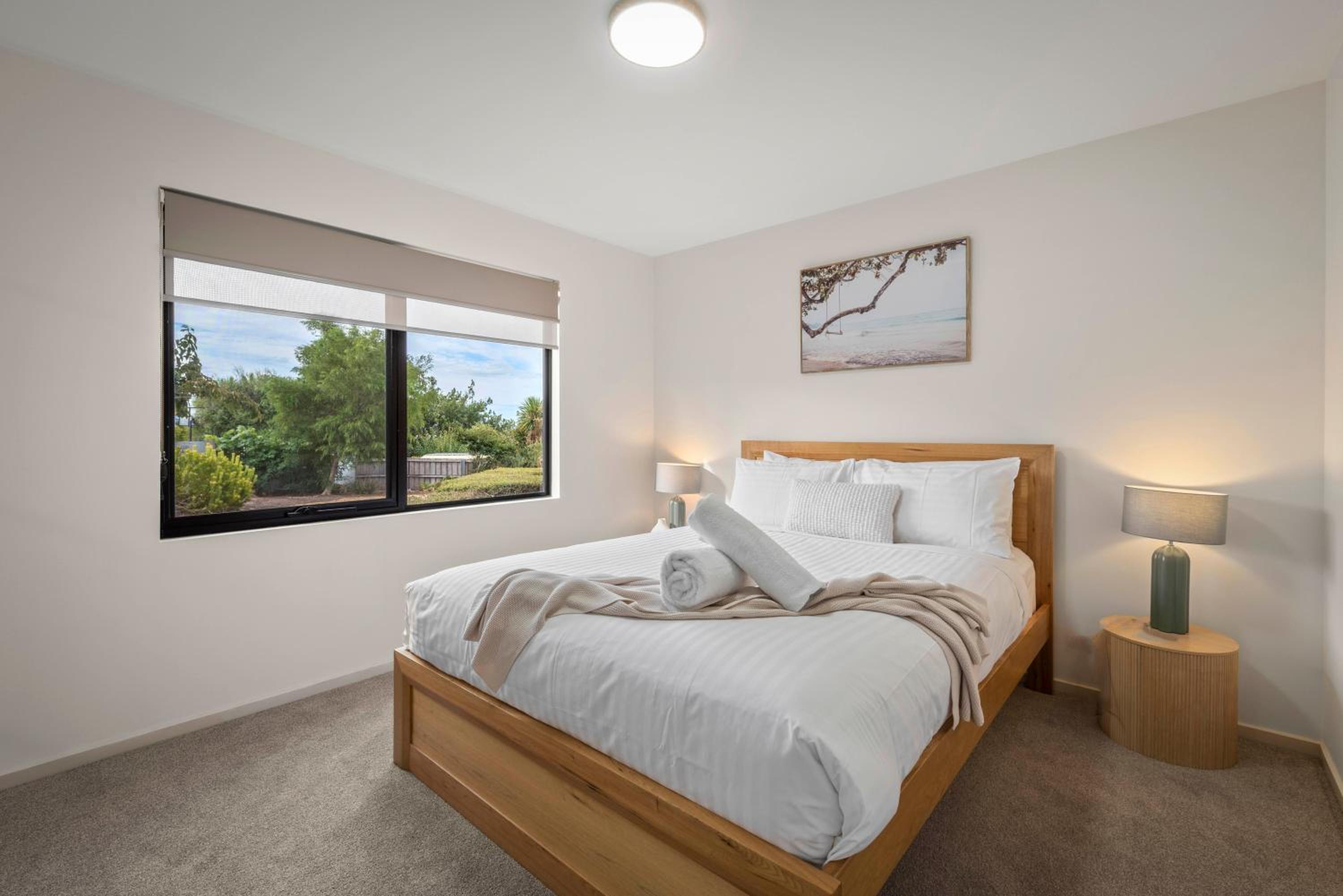 Tree Top Views - Magnificent 4 Bedroom House - 3 Minutes to MONA