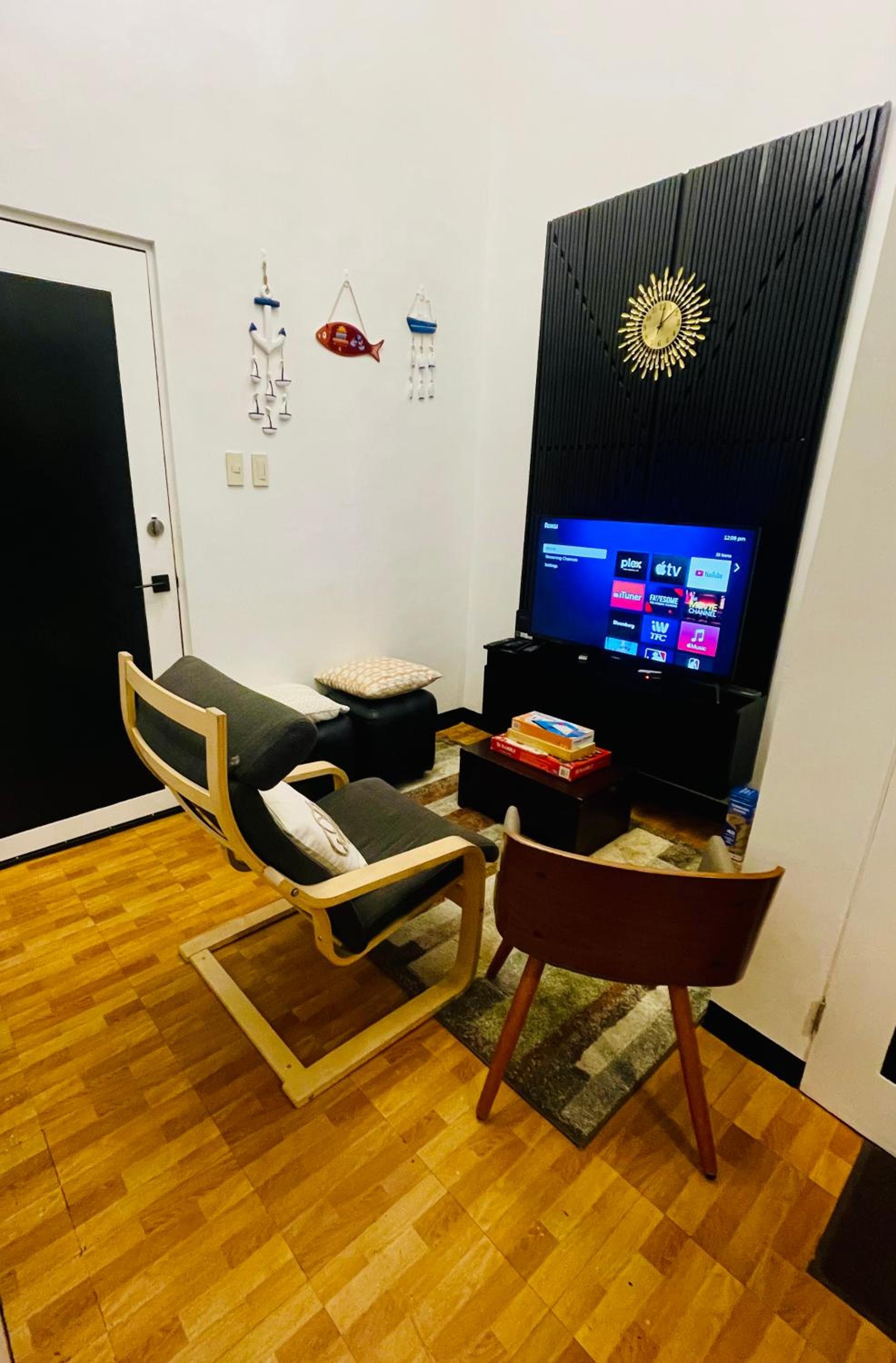 Condo Stay for Couple with Netflix, Kitchen & Washer, Near MRT Boni view 2