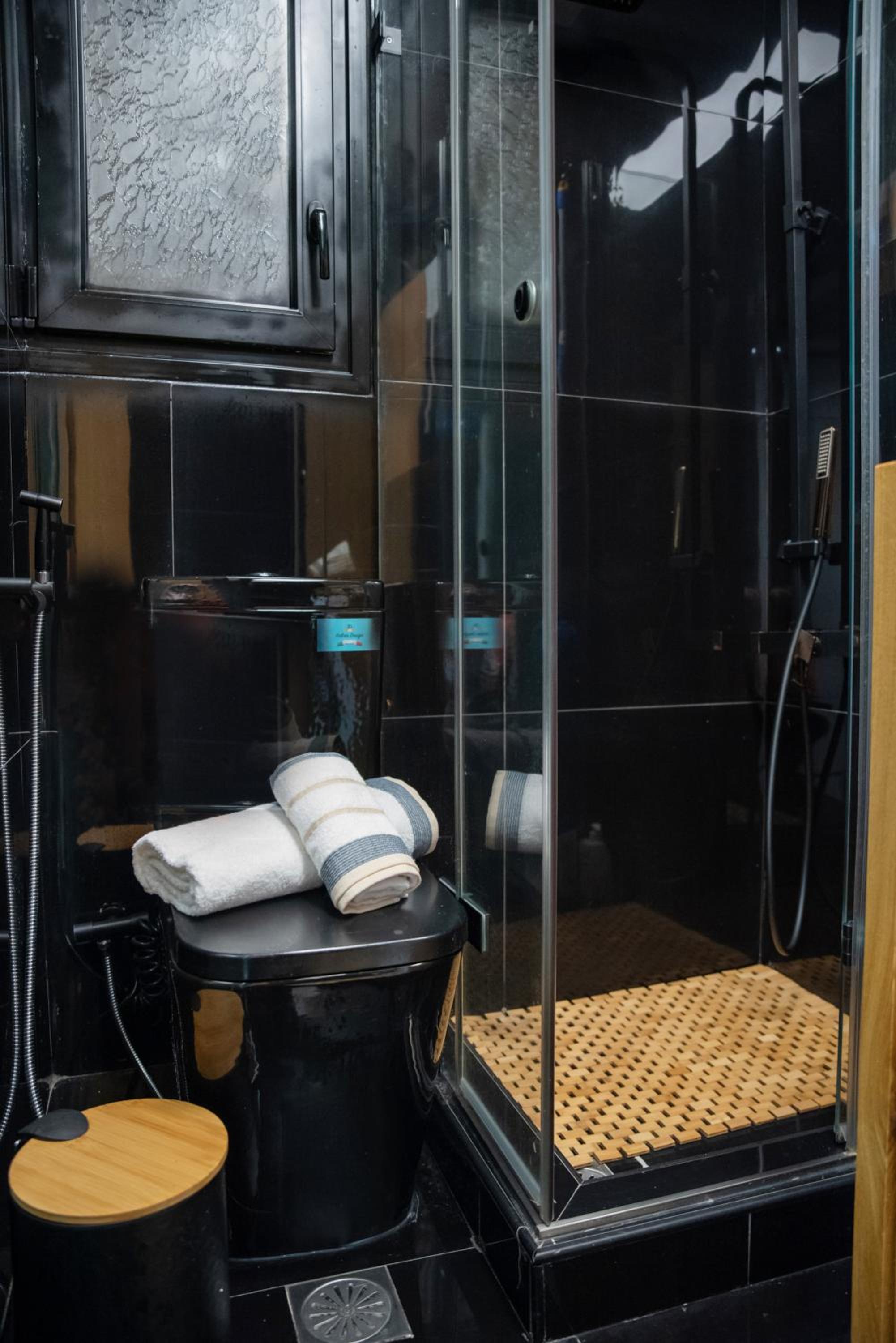 Athens centre Luxury Studio close to metro and Hospitals