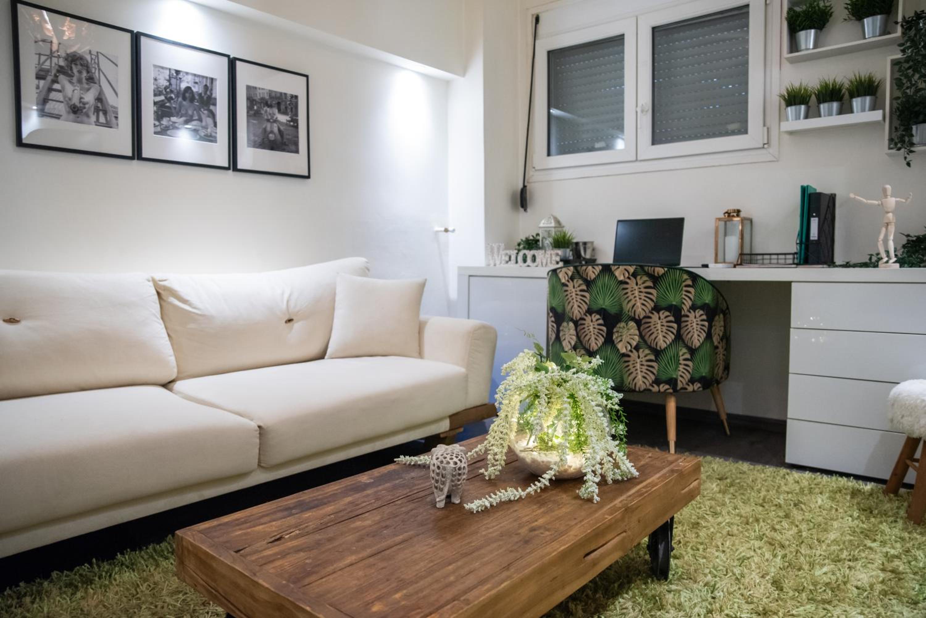 Athens centre Luxury Studio close to metro and Hospitals