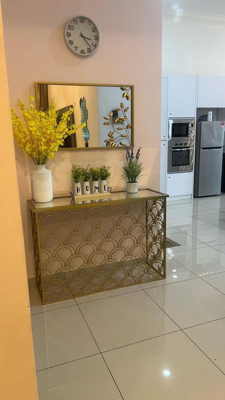 ANJUNG KASEH Villa Bukit Katil 4bedroom with Swimming Pool