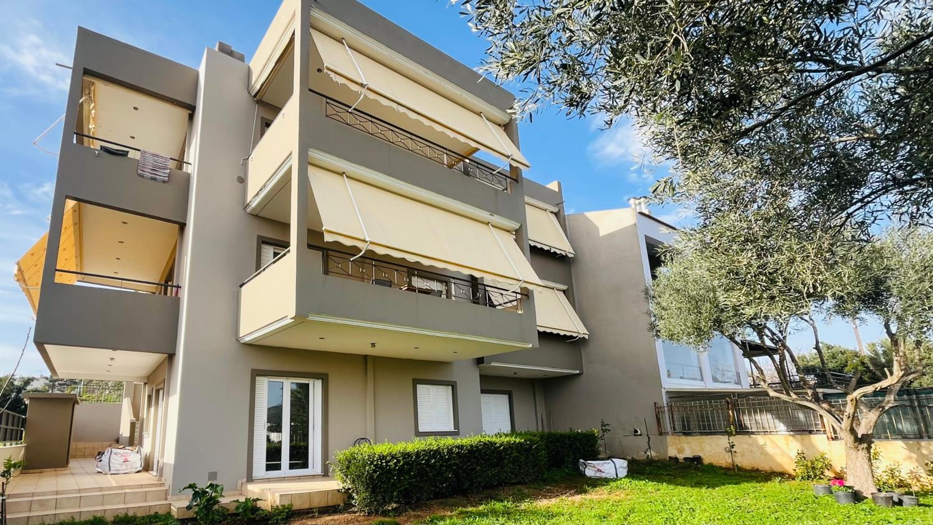 Amaryllis Apartments