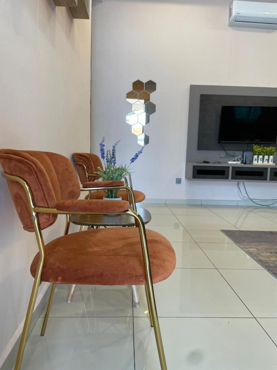 ANJUNG KASEH Villa Bukit Katil 4bedroom with Swimming Pool