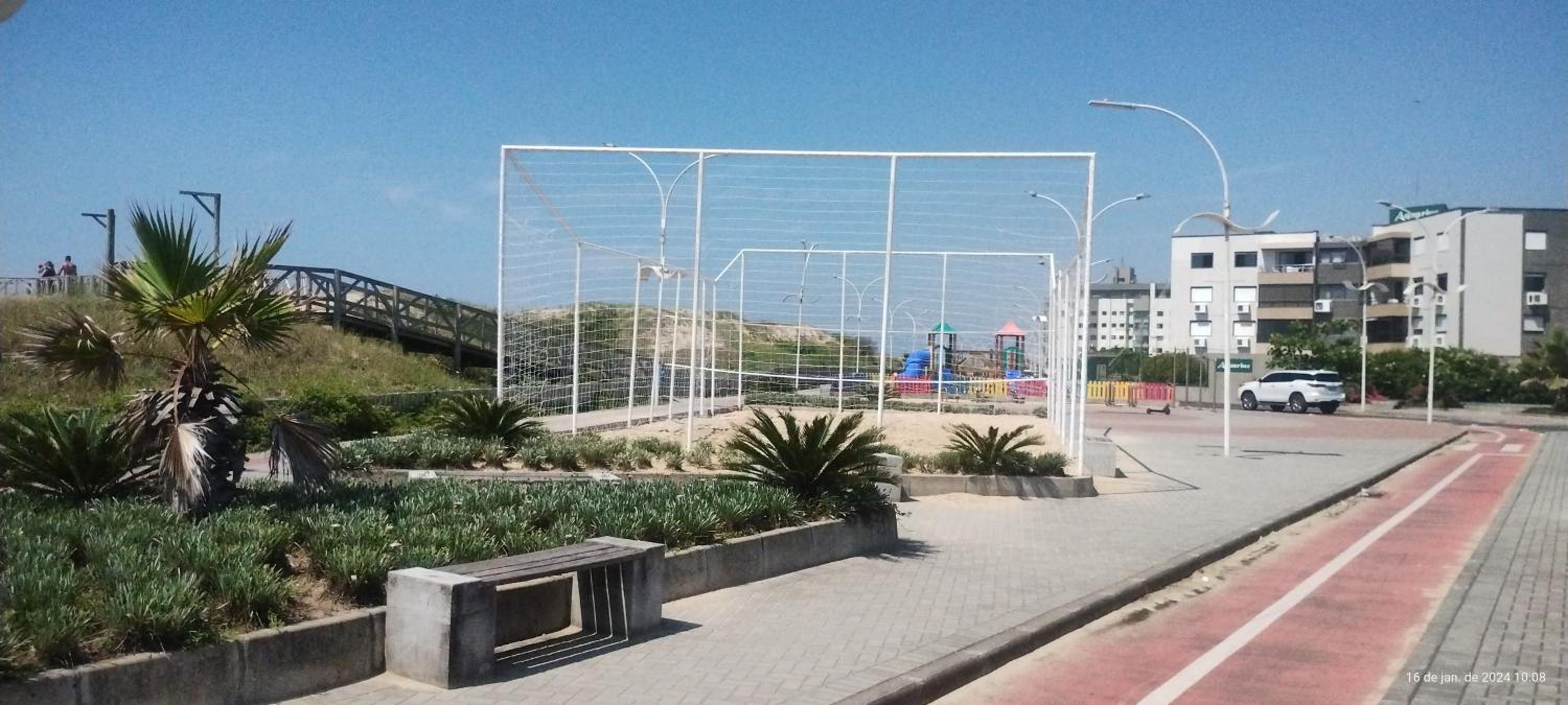 Apartamento Térreo Balneário Rincão com pátio, garagem e churrasqueira
