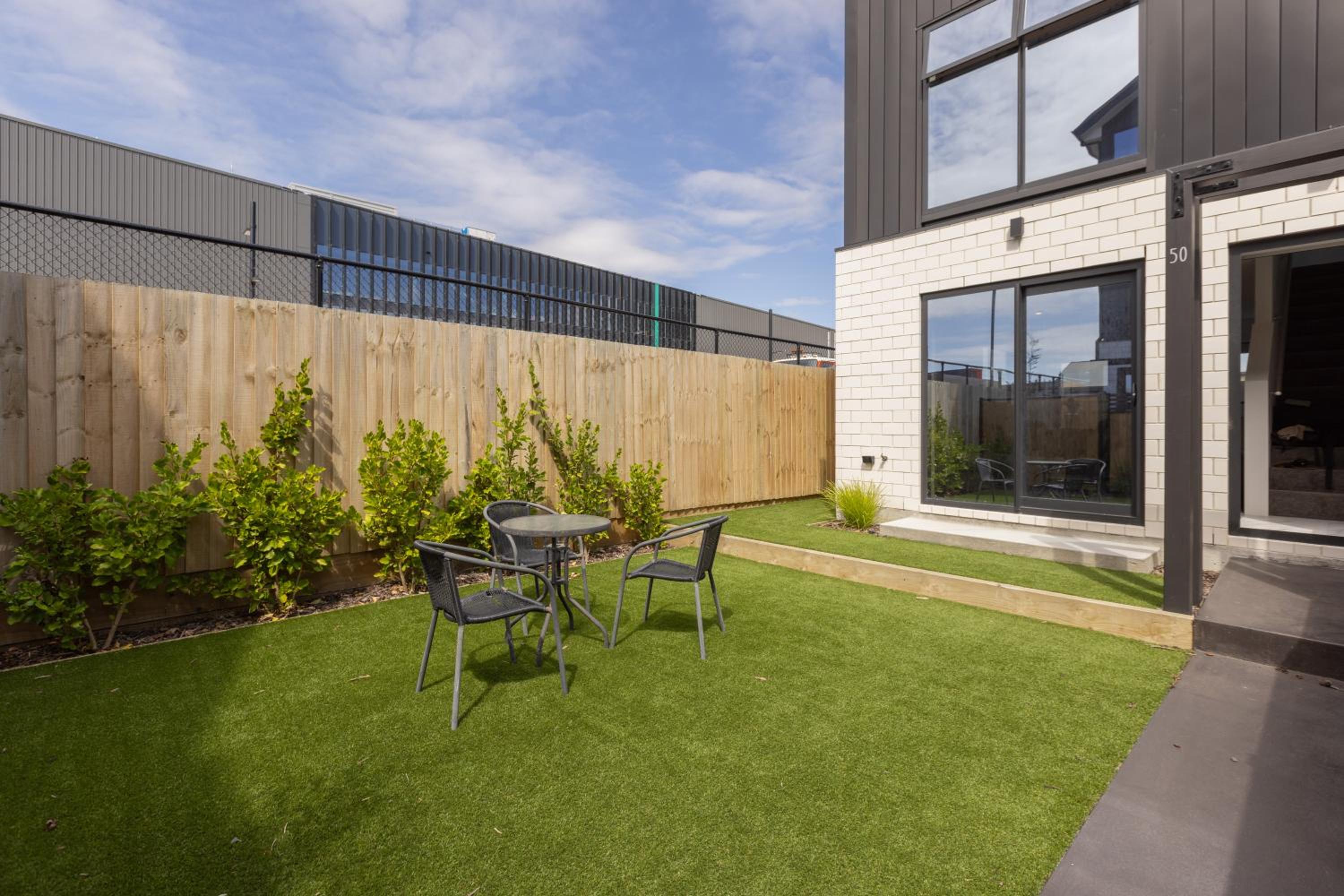 Luxury 2 Bedroom Townhouse By Hagley Park In CBD view 2