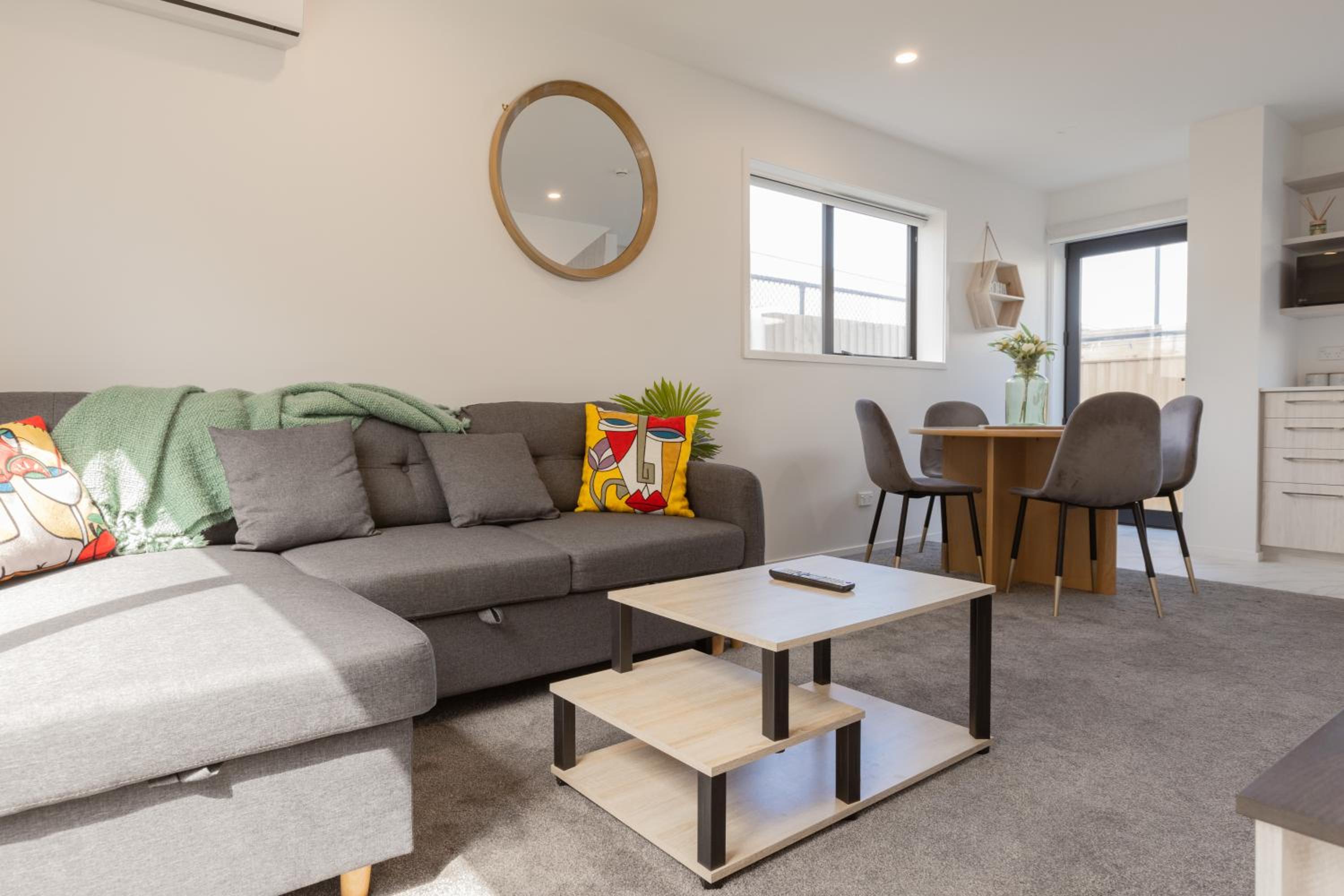 Luxury 2 Bedroom Townhouse By Hagley Park In CBD view 3